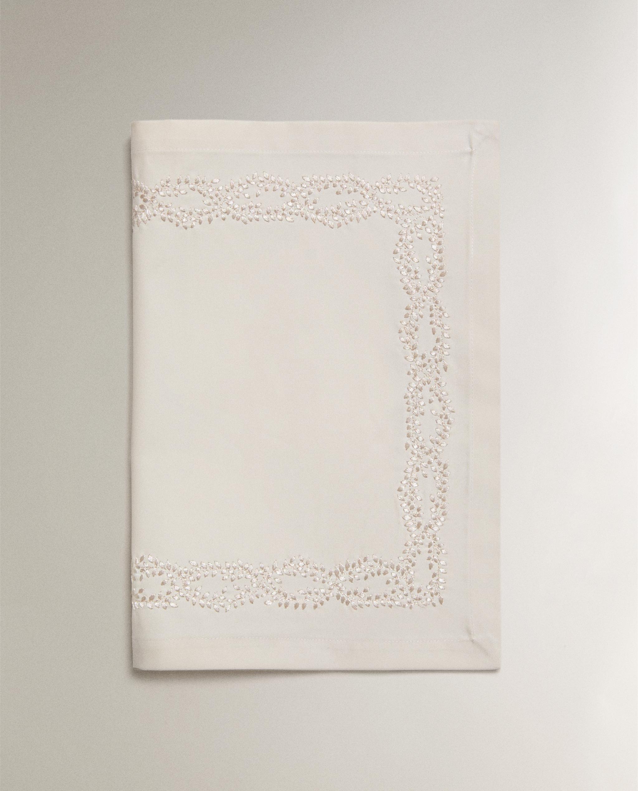 PLACEMAT WITH FLORAL EMBROIDERY product thumbnail 7