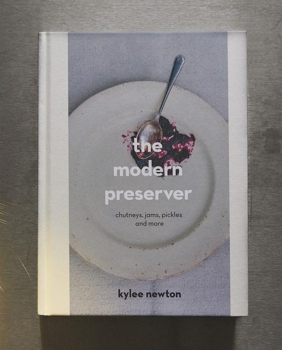 THE MODERN PRESERVER BOOK (ENGLISH)