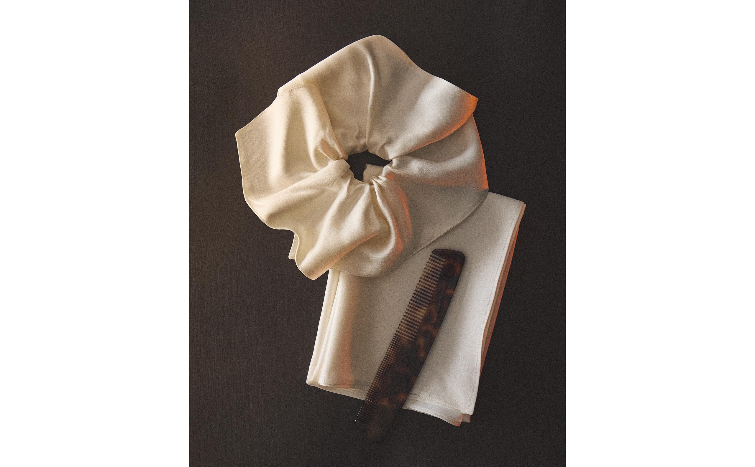 SILK SCRUNCHIE AND BOLTINA COMB | Zara Home United States of  display picture 2
