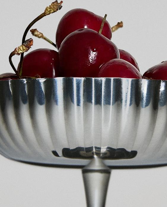 METALLBECHER MIT WELLEN