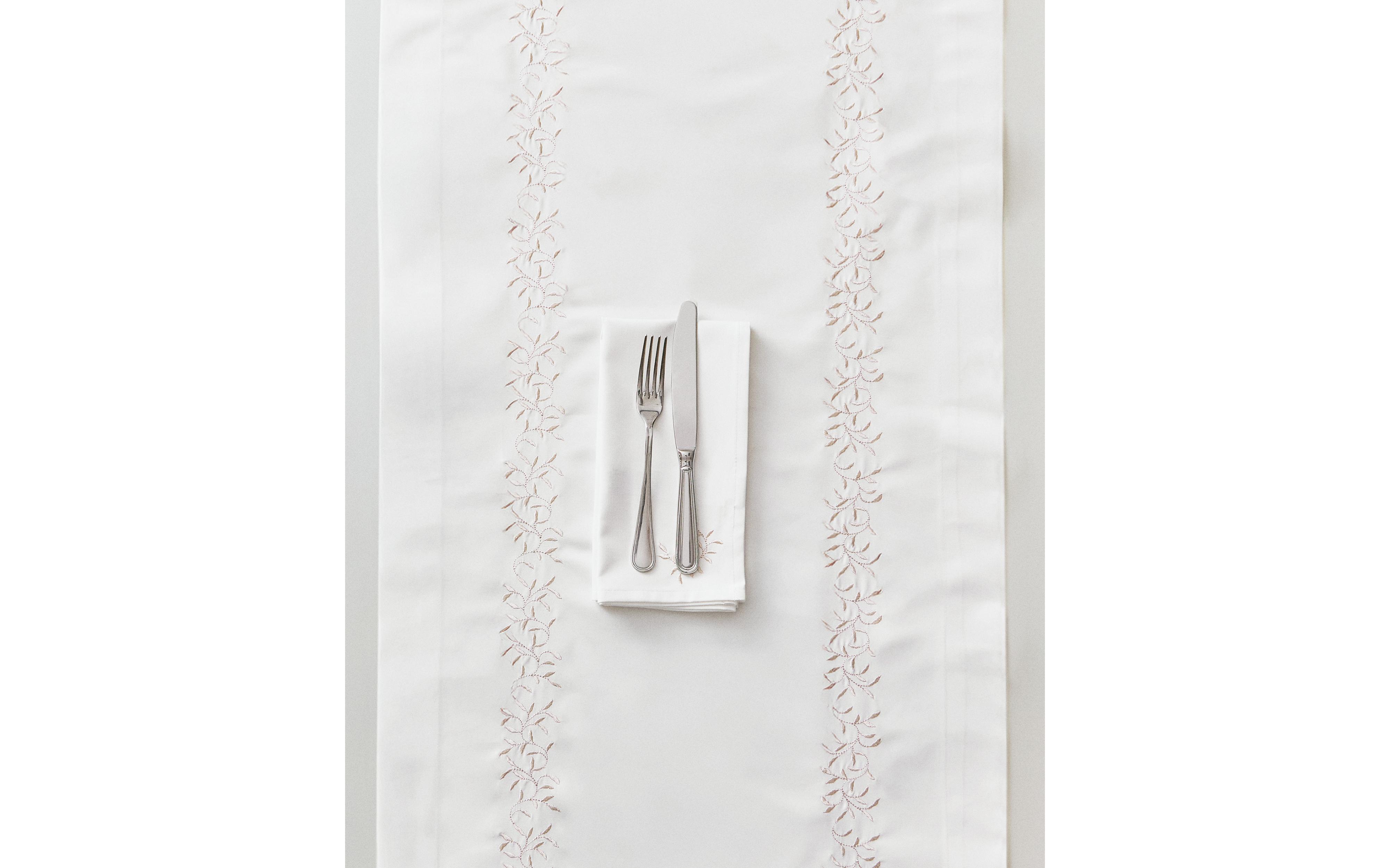 EMBROIDERED SATEEN TABLE RUNNER product thumbnail 10