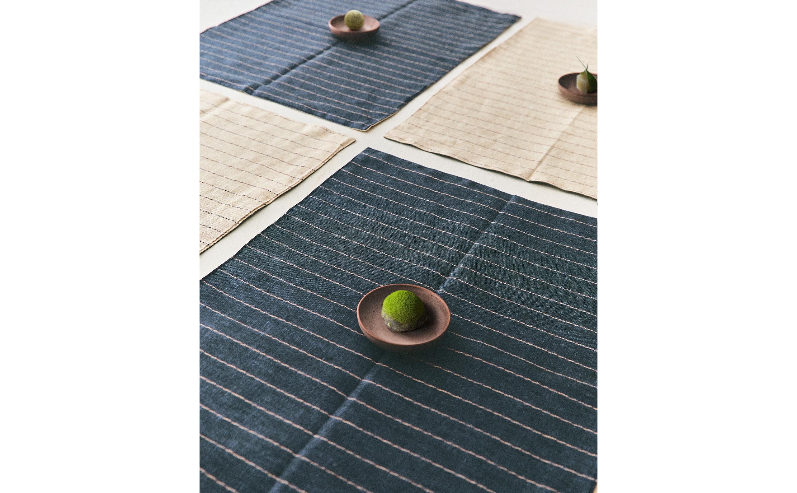 DOUBLE-LAYER LINEN PLACEMAT