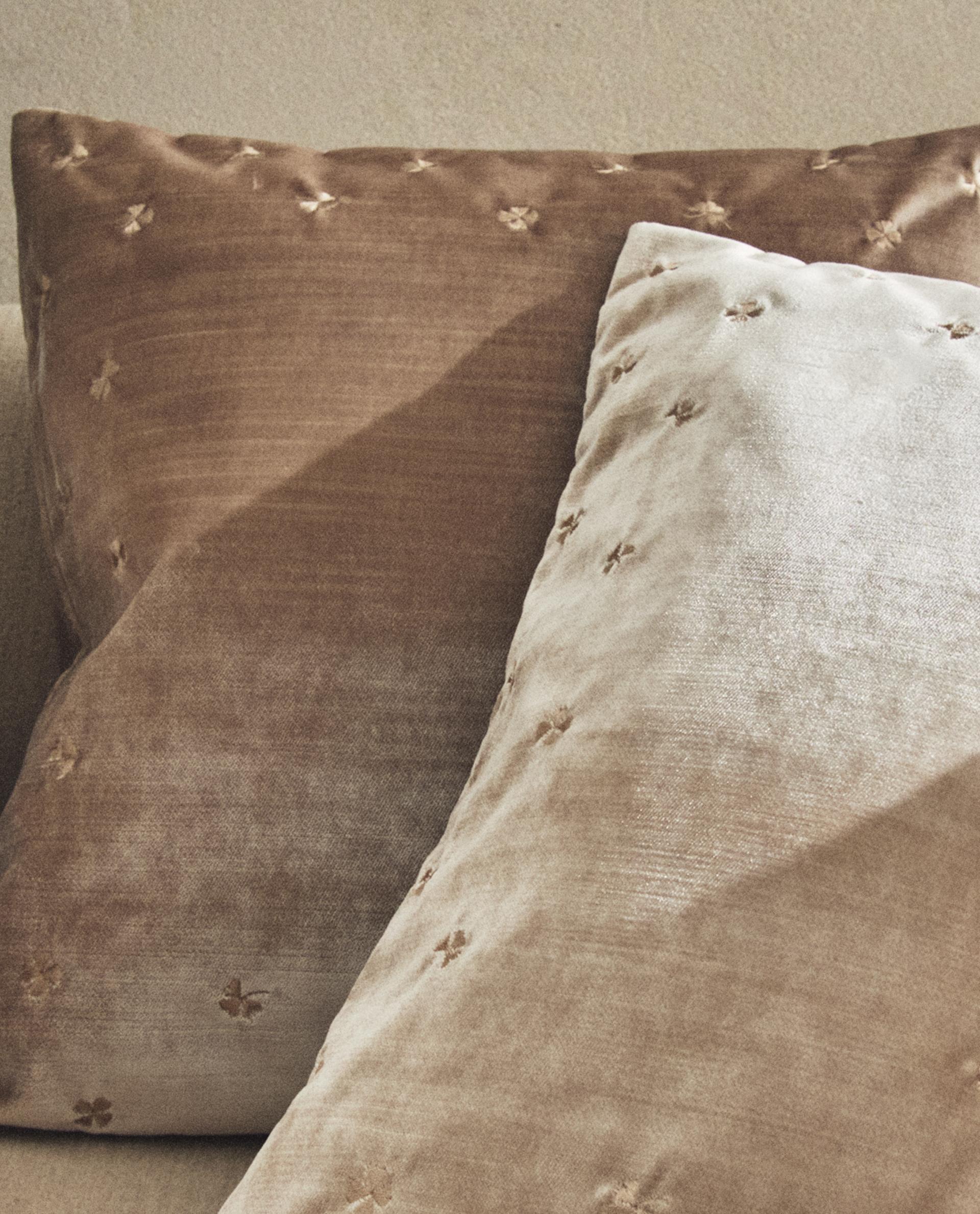 クッションカバー ZARAHOME  Cushion Cover EMBROIDERED CUSHION COVER | Zara Home 日本/Japan
