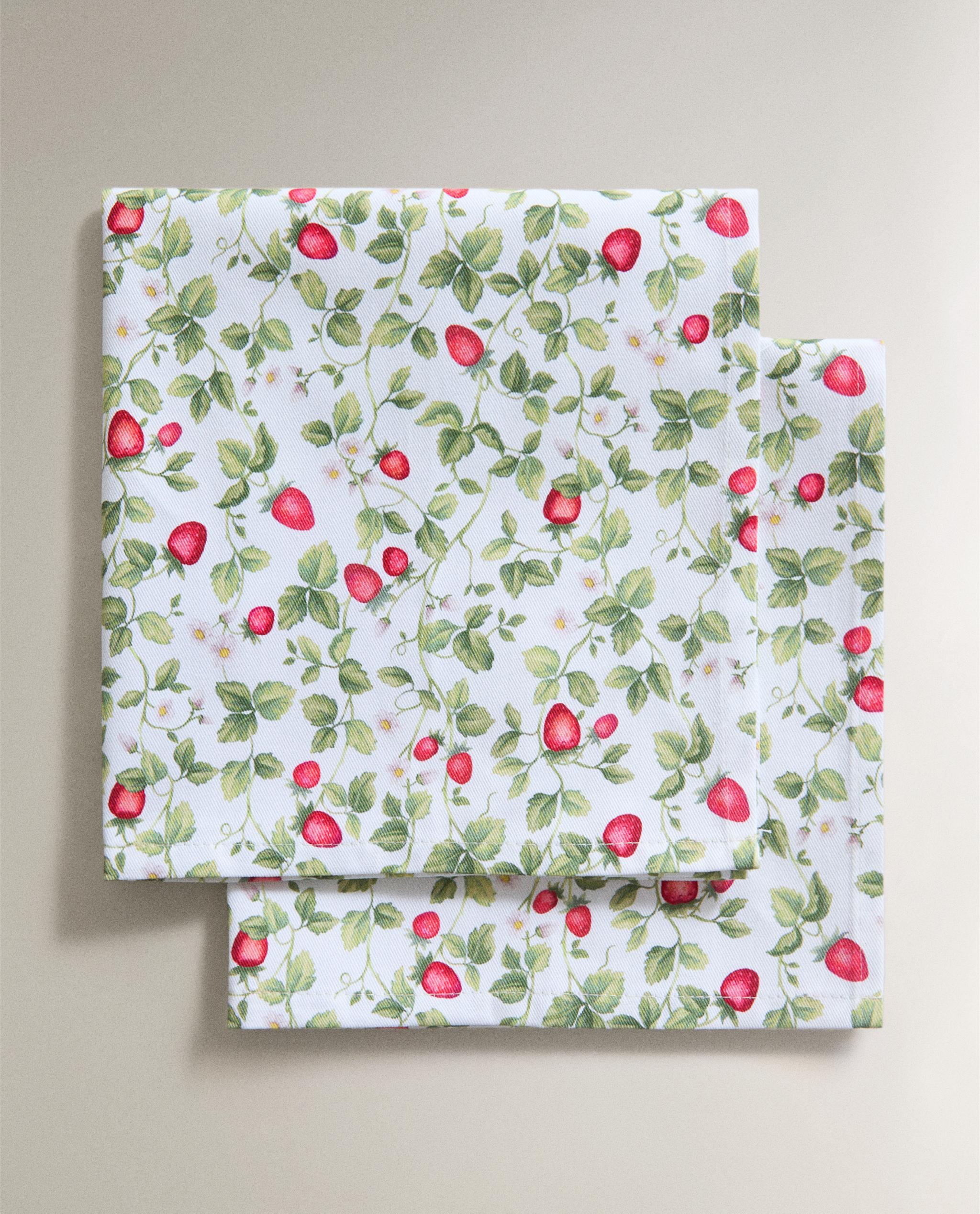 PACK OF STRAWBERRY NAPKINS (PACK OF 2) product thumbnail 5