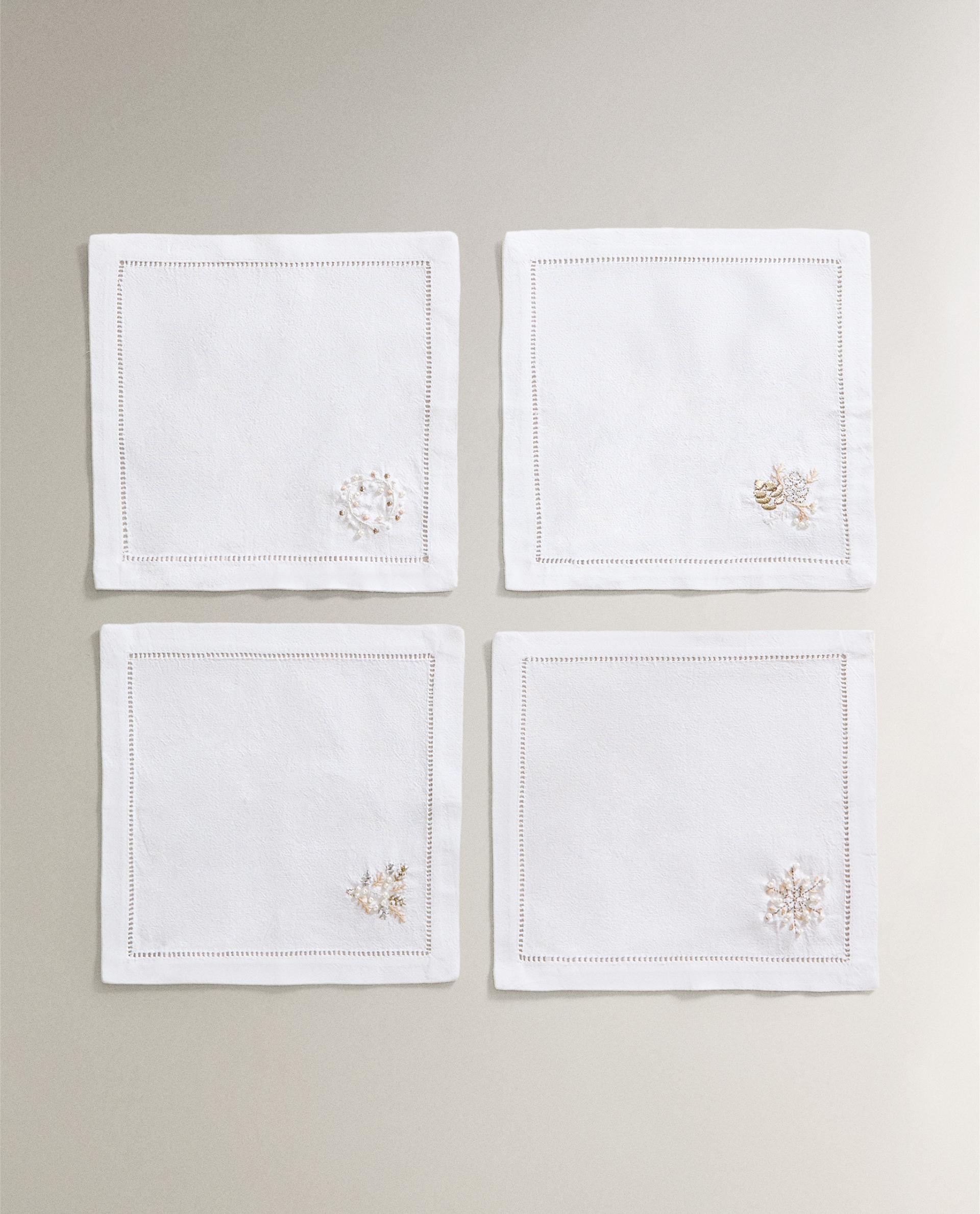 SET OF EMBROIDERED CHRISTMAS APPLIQUÉ NAPKINS (SET OF 4)