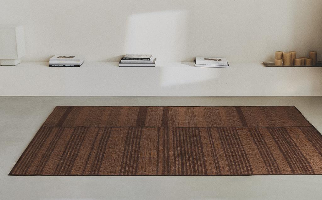 TAPETE DE LÃ COM LINHAS EM CONTRASTE TAPETE DE LÃ COM LINHAS EM CONTRASTE