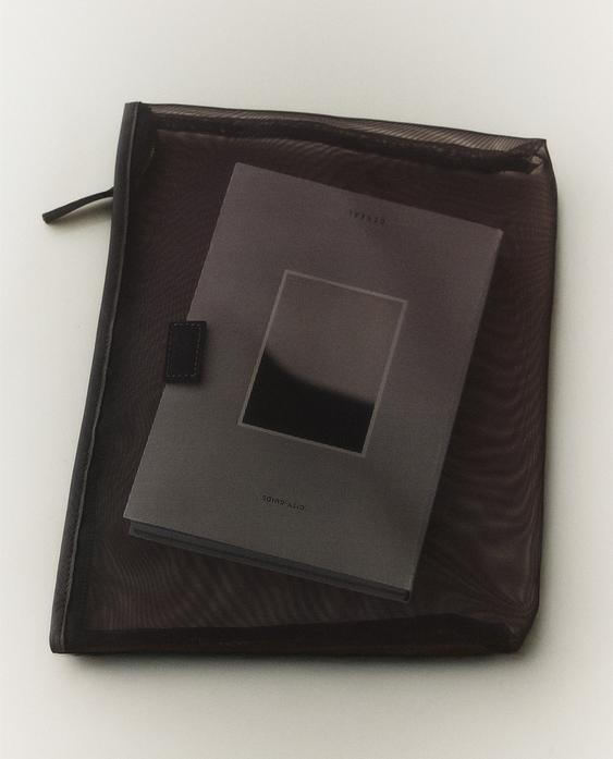 STŘEDNĚ VELKÁ SÍŤKOVÁ TOALETNÍ TAŠTIČKA