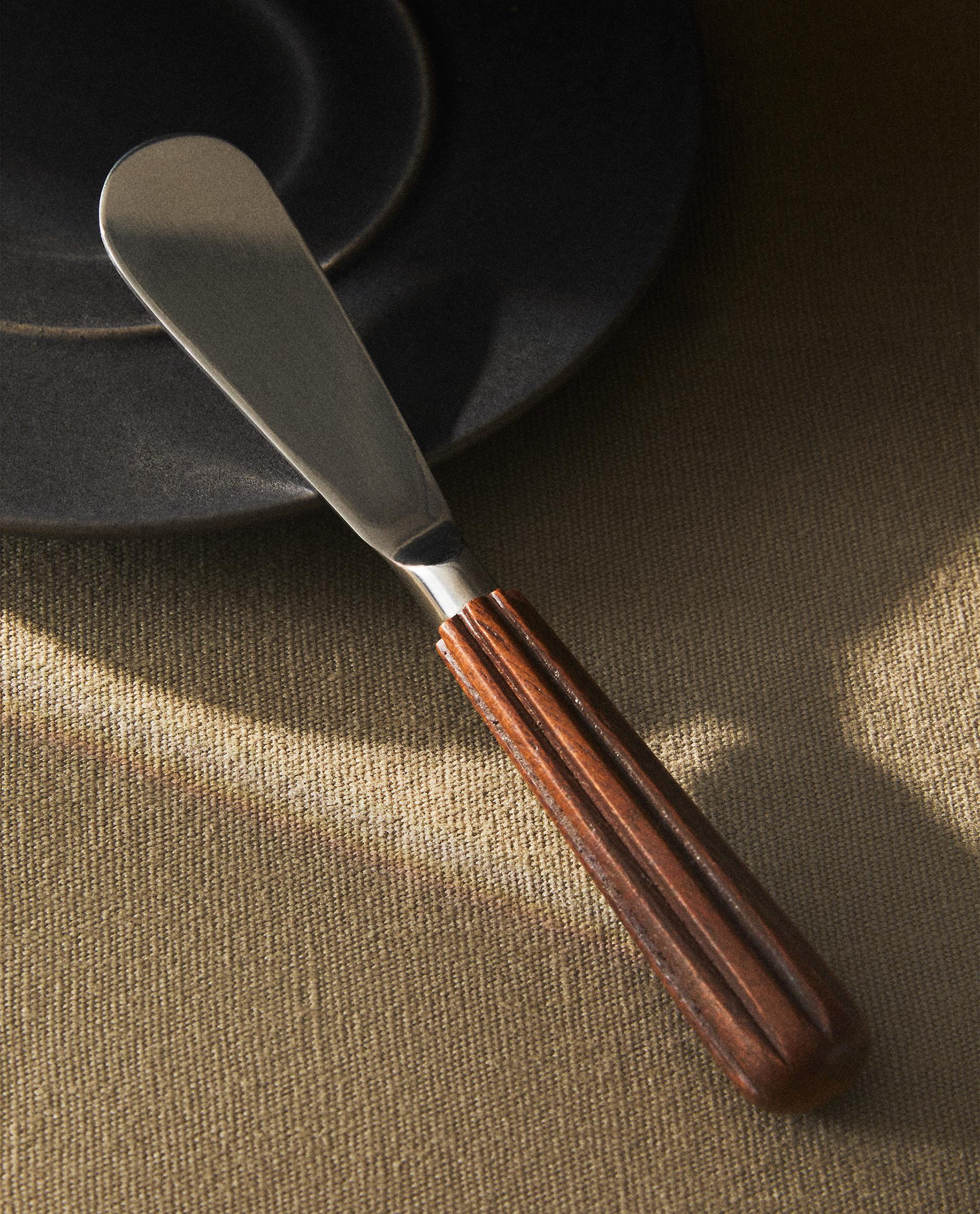 WOODEN BUTTER KNIFE