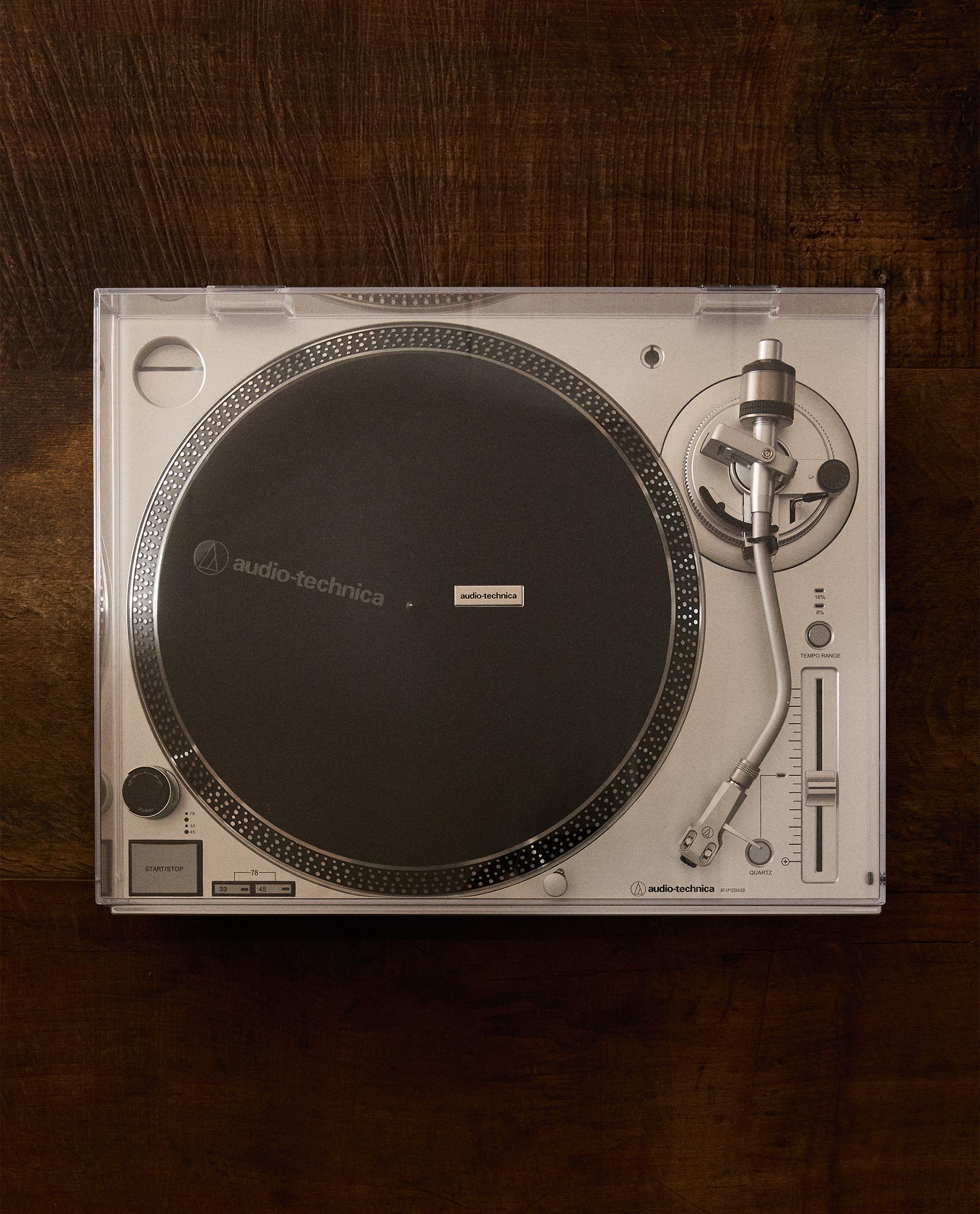 AUDIO TECHNICA TURNTABLE