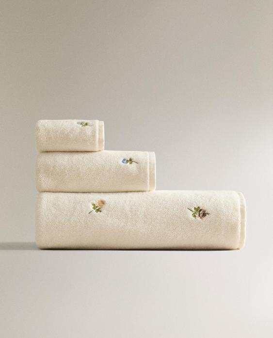 BATH TOWEL WITH FLORAL EMBROIDERY