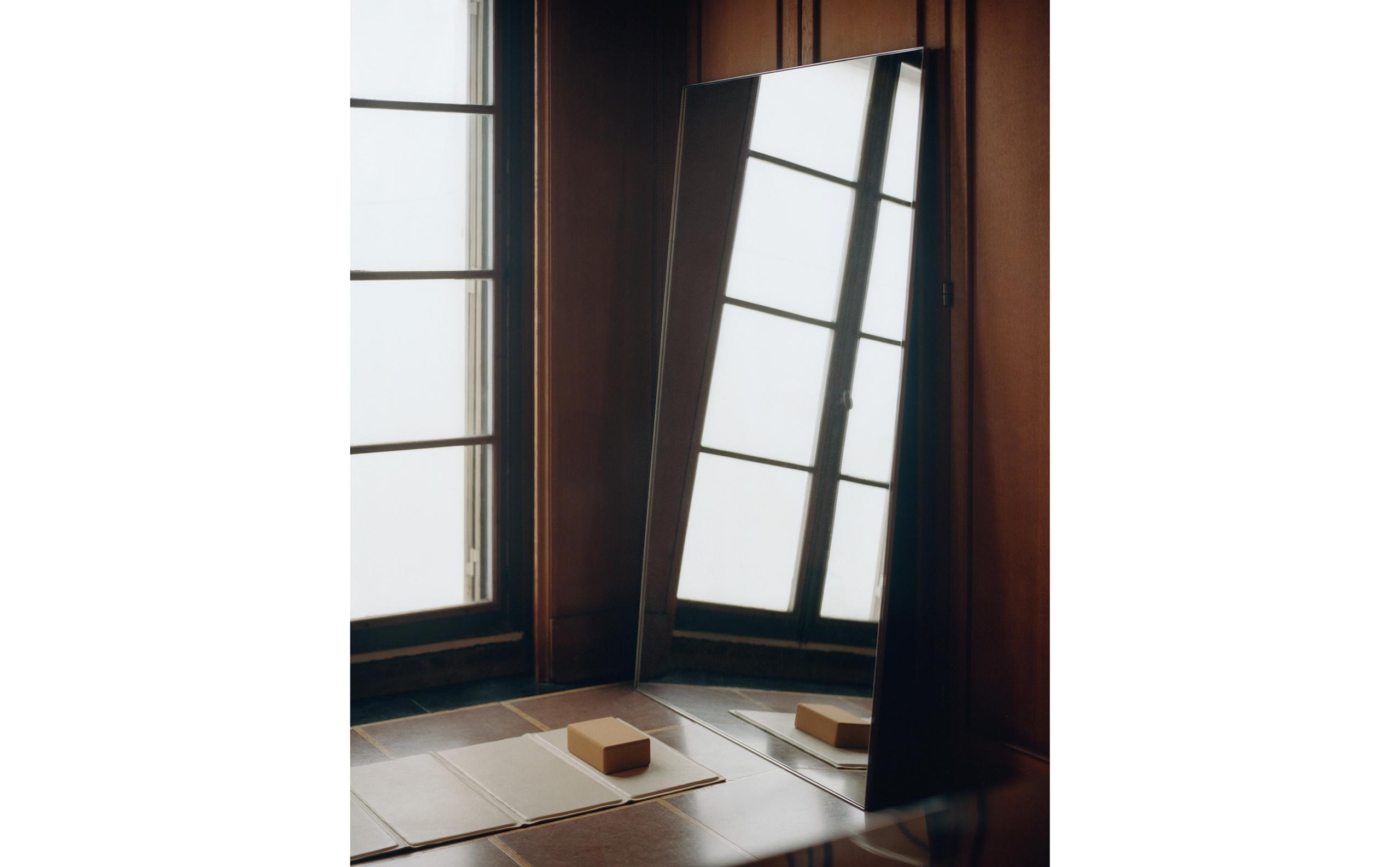 WALL MIRROR WITH SILVER FRAME