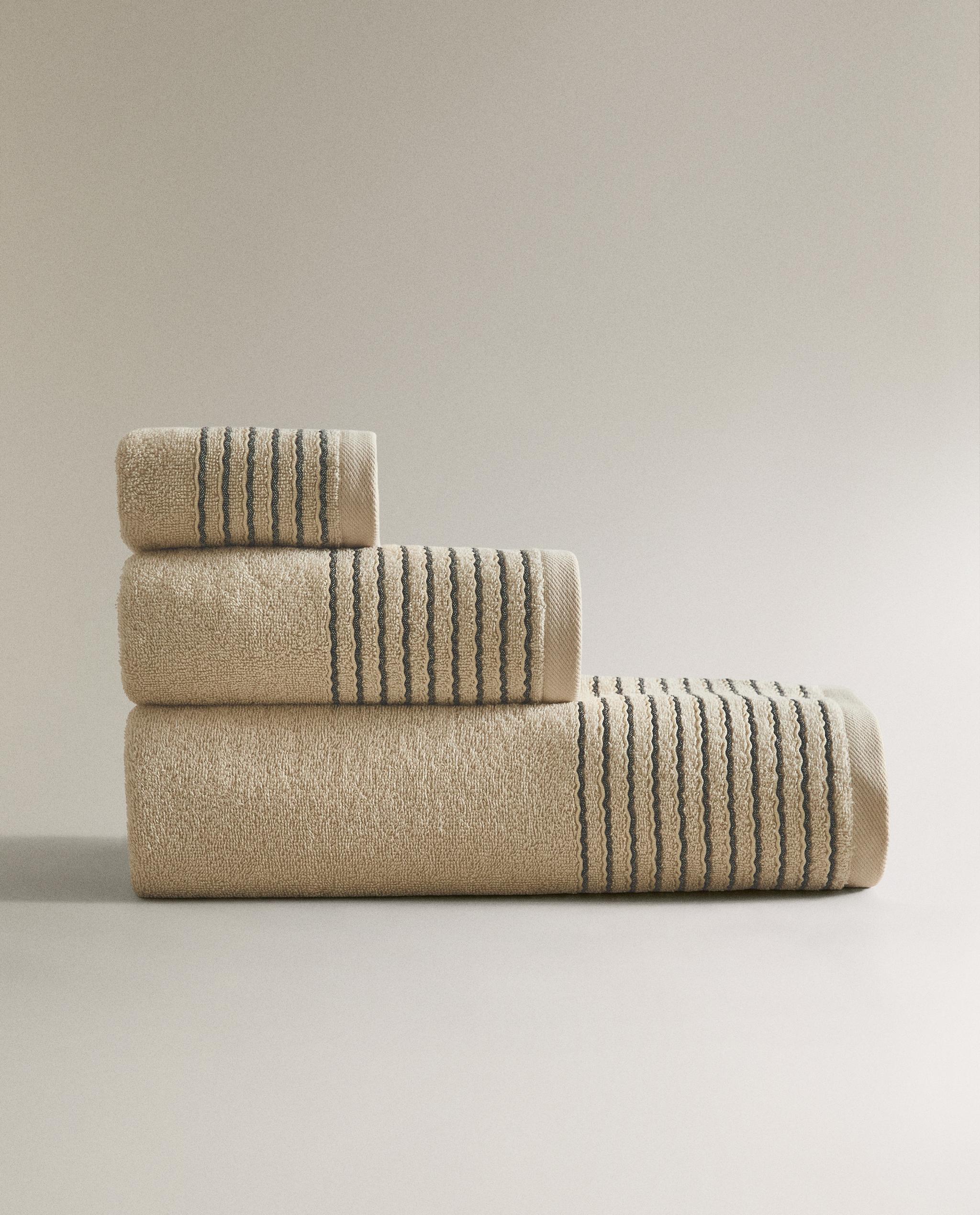 BATH TOWEL WITH PLEATED BORDER product thumbnail 2