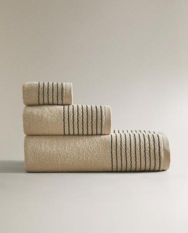 BATH TOWEL WITH PLEATED BORDER