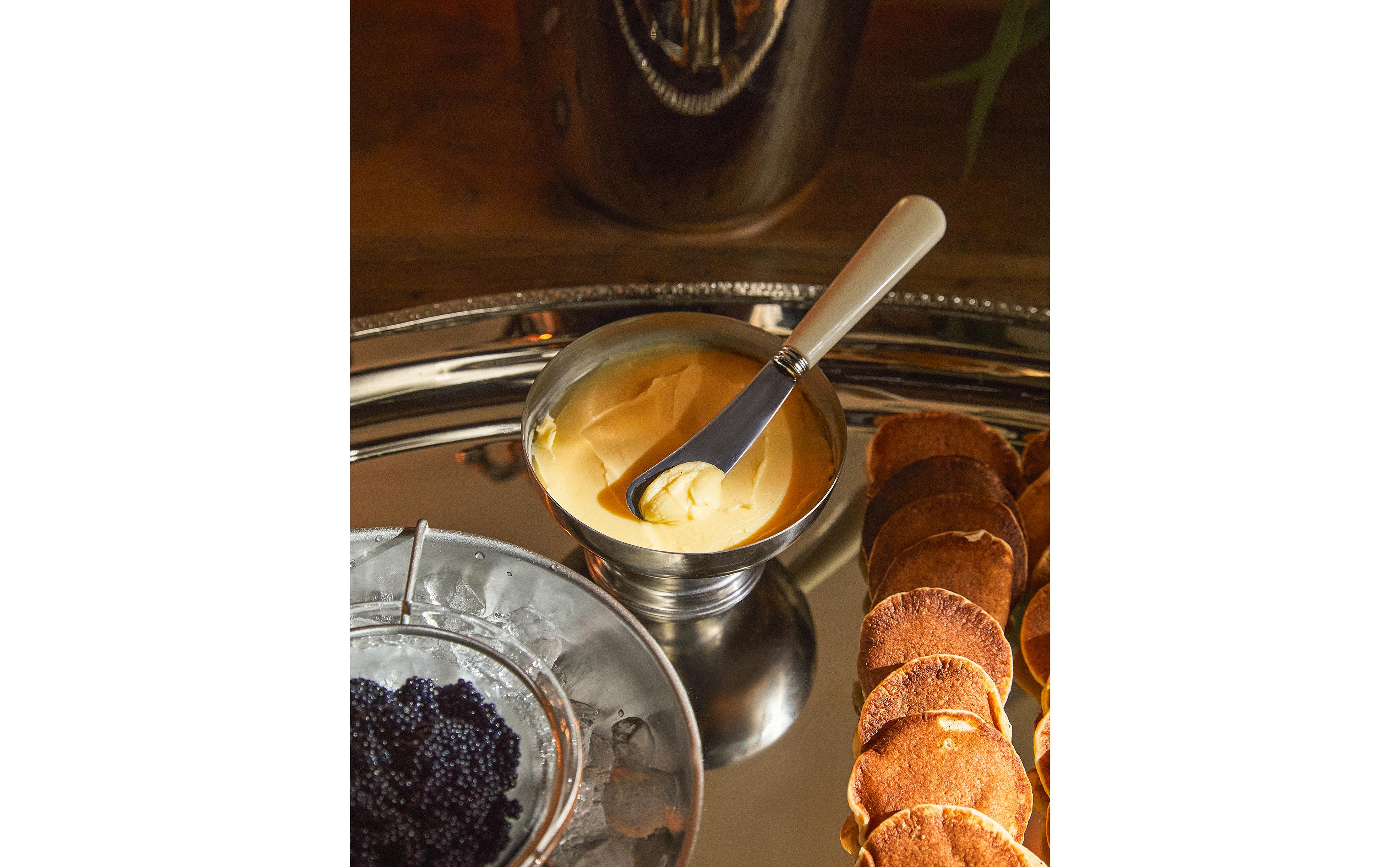 BUTTER KNIFE WITH COLOURED HANDLE product thumbnail 11