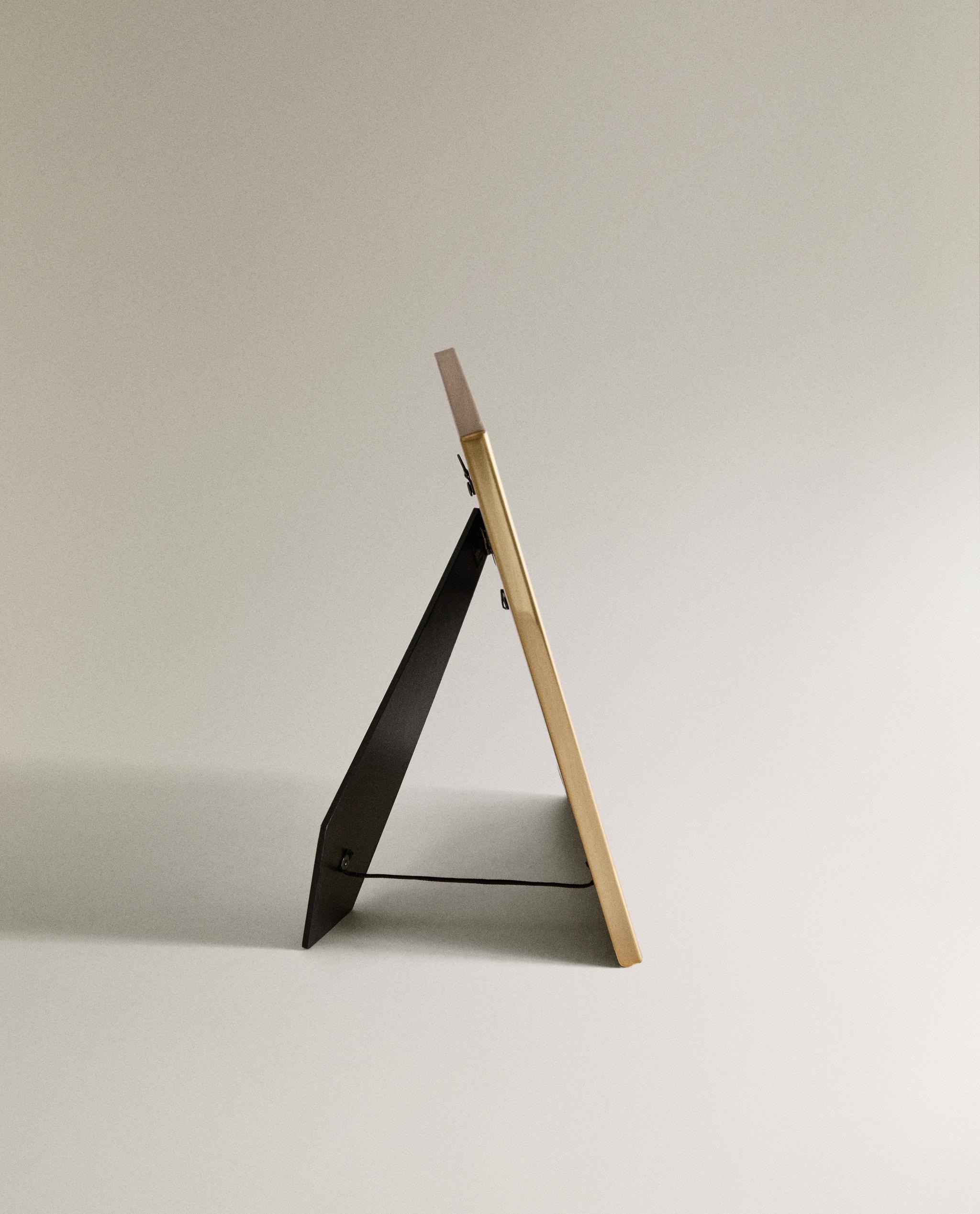 GOLDEN METAL PHOTO FRAME