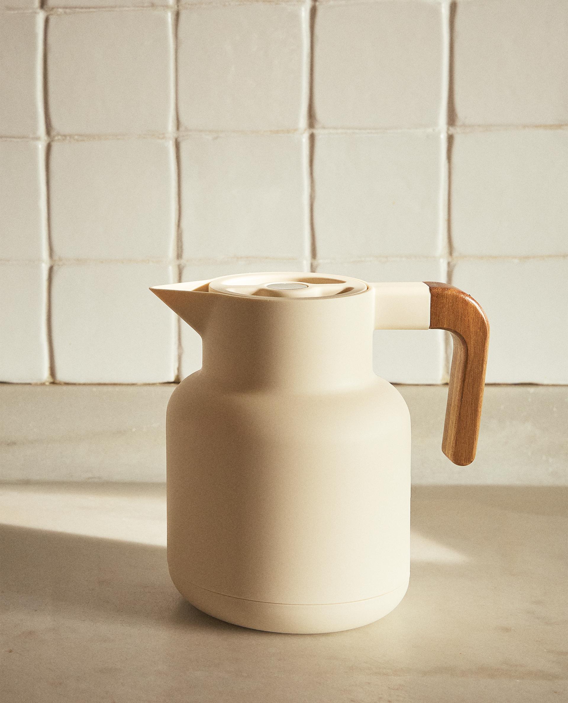 THERMOS WITH ACACIA HANDLE