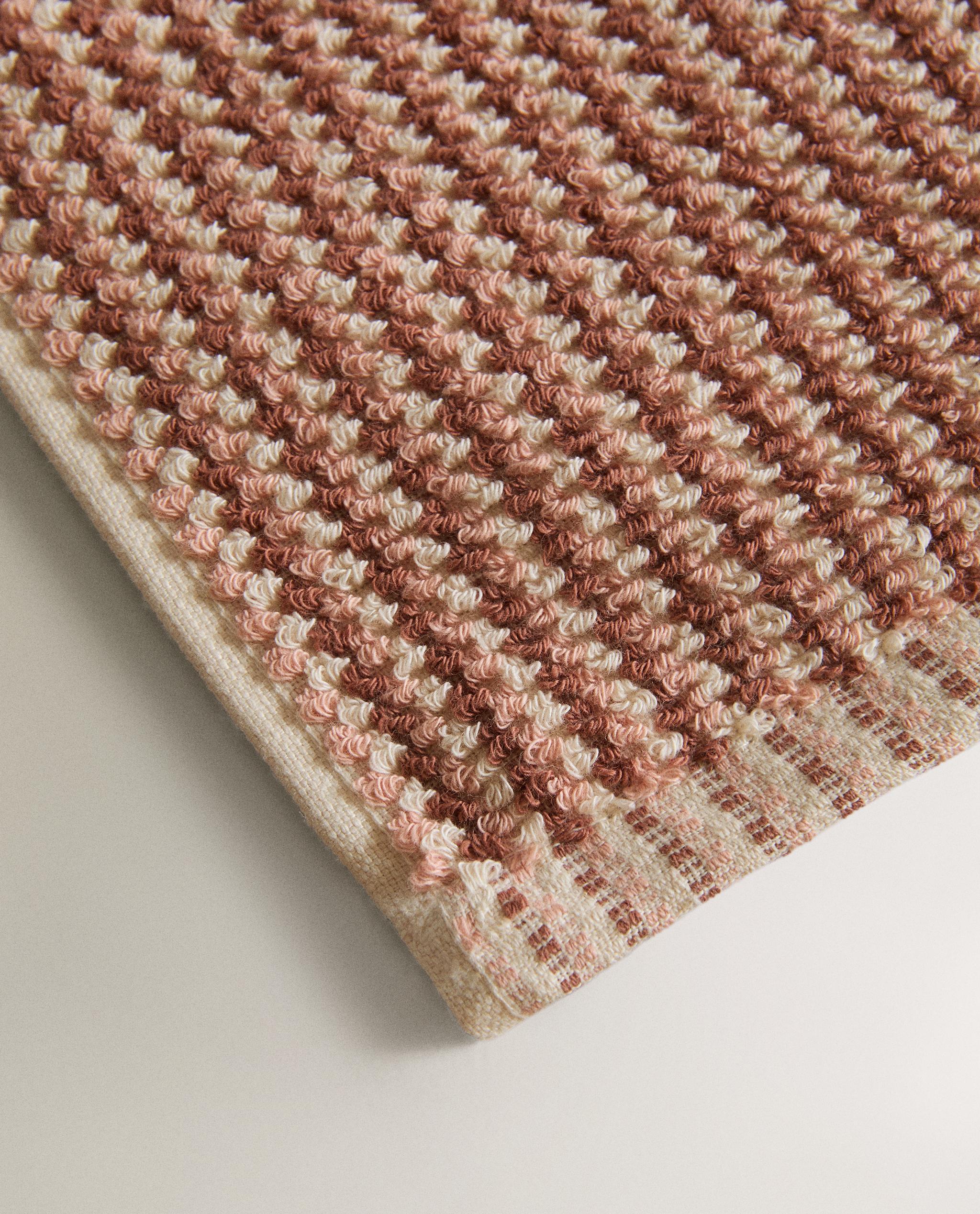 TEXTURED COTTON BATH TOWEL product thumbnail 2