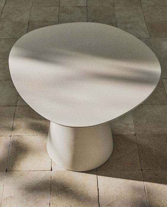 TABLE BASE CONIQUE