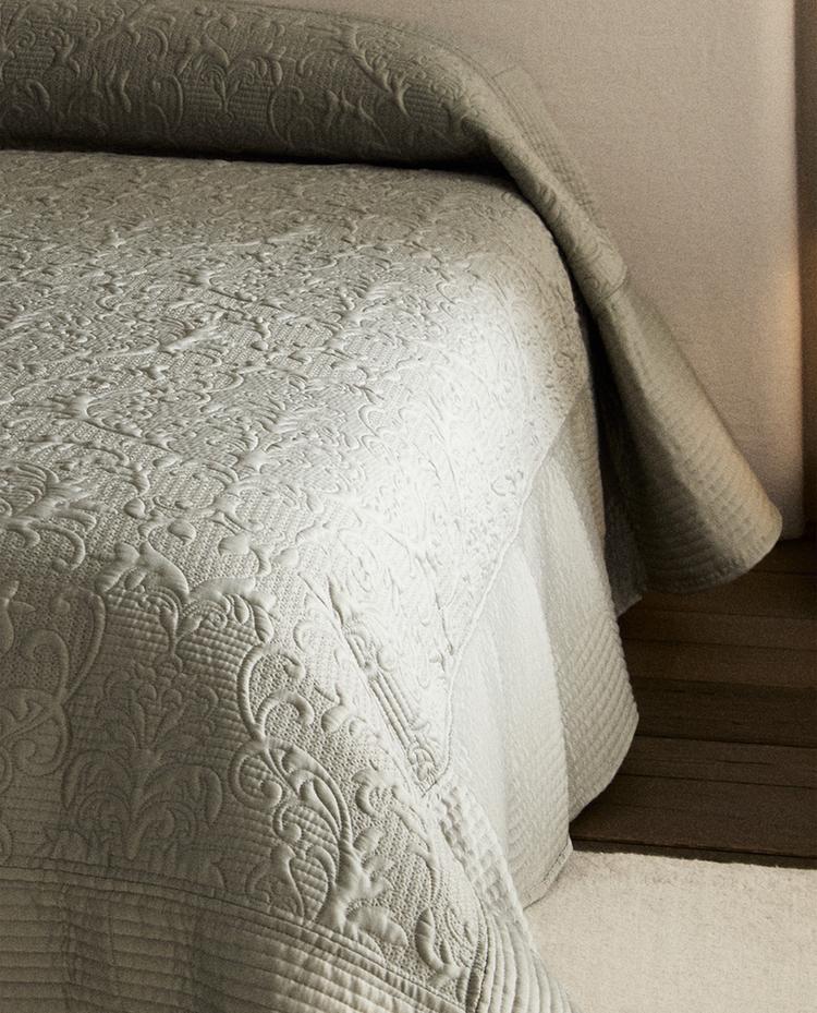 لحاف مبطن بتصميم بارز لحاف مبطن بتصميم بارز