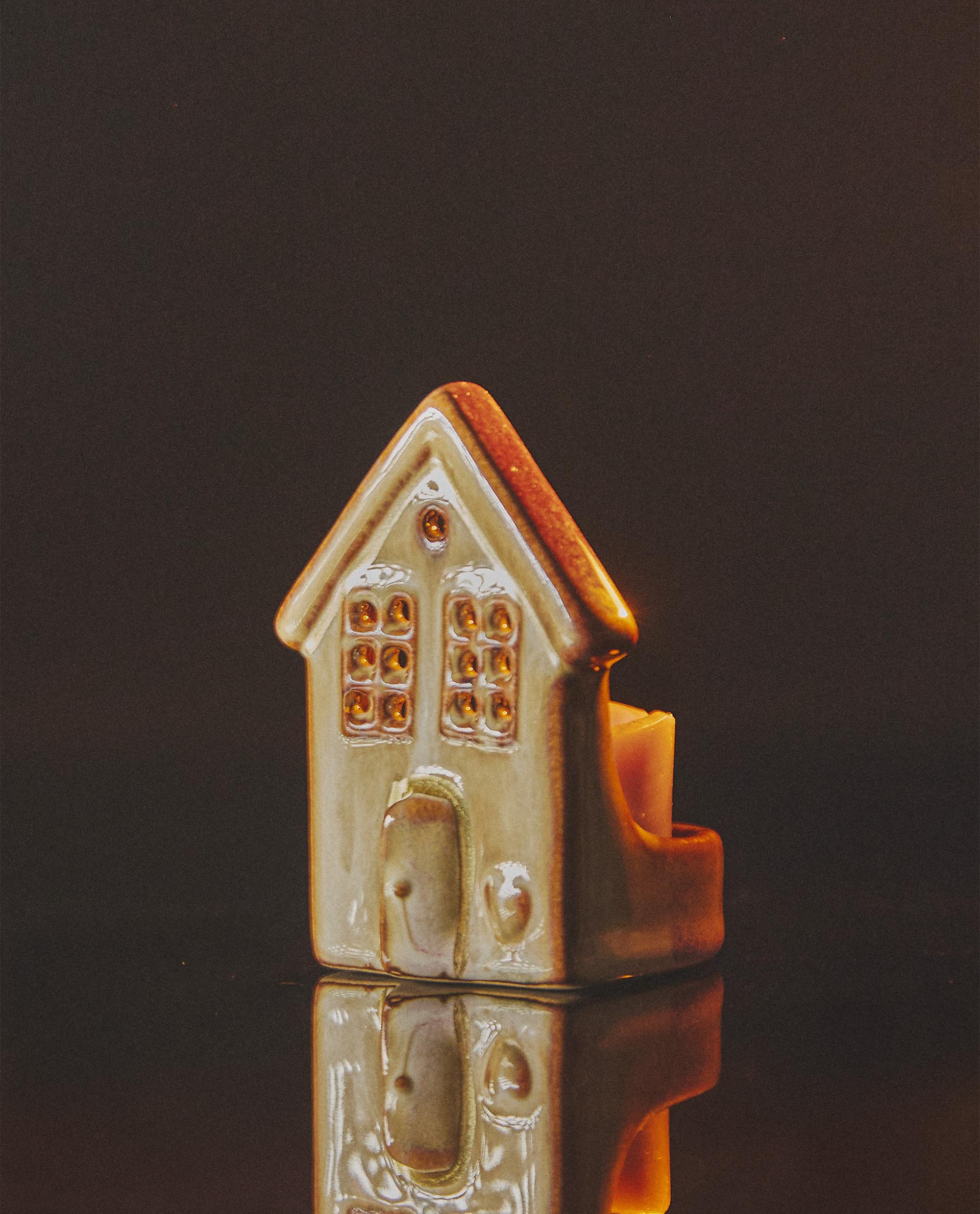 グリッタールーフハウス セラミック クリスマスオーナメント | Zara