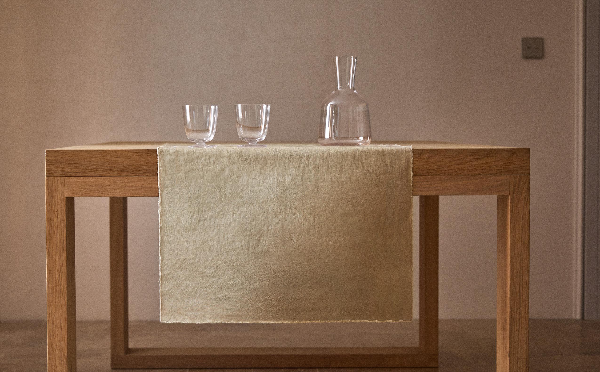 TABLE RUNNER 01