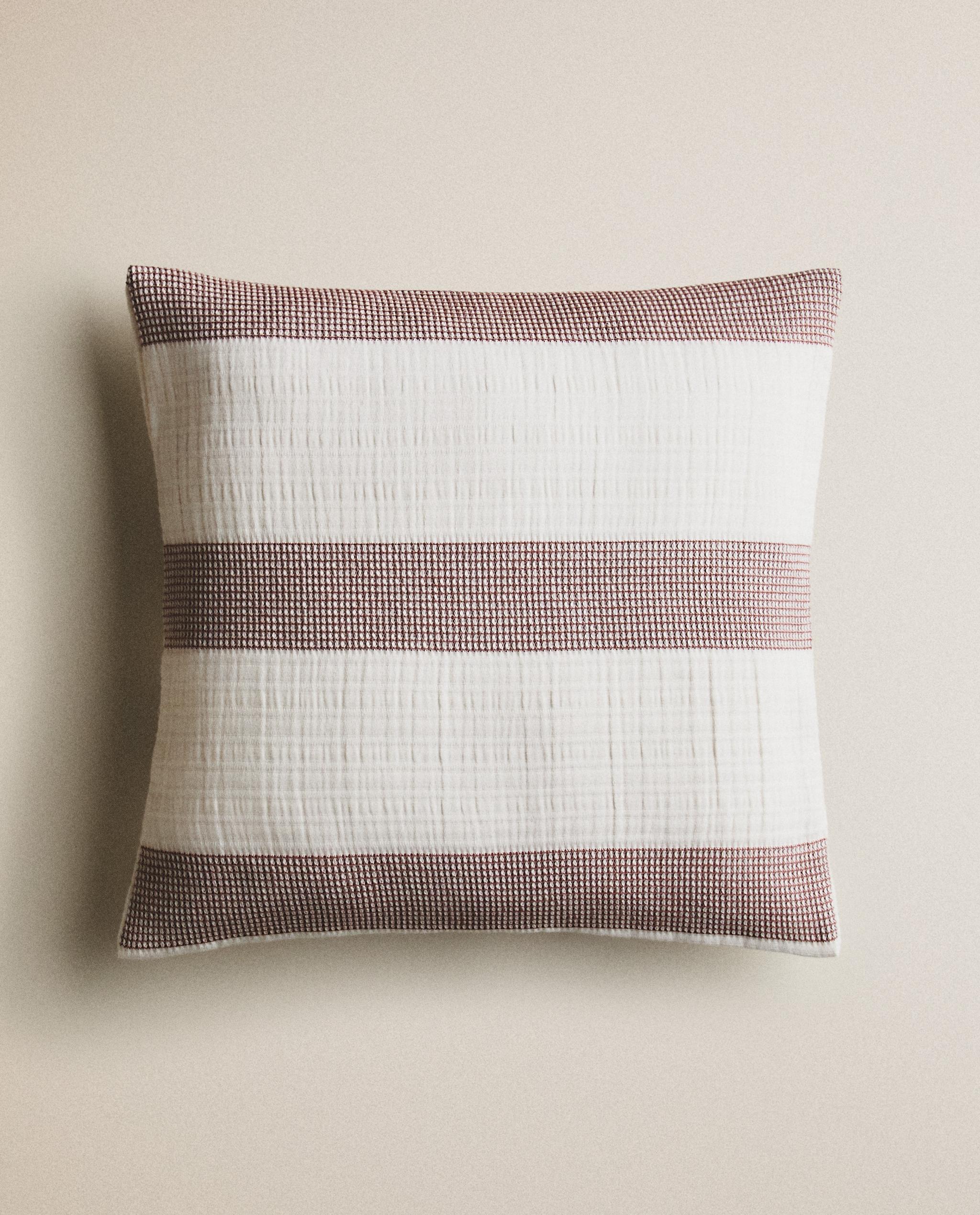 KIDS’ STRIPED CUSHION COVER