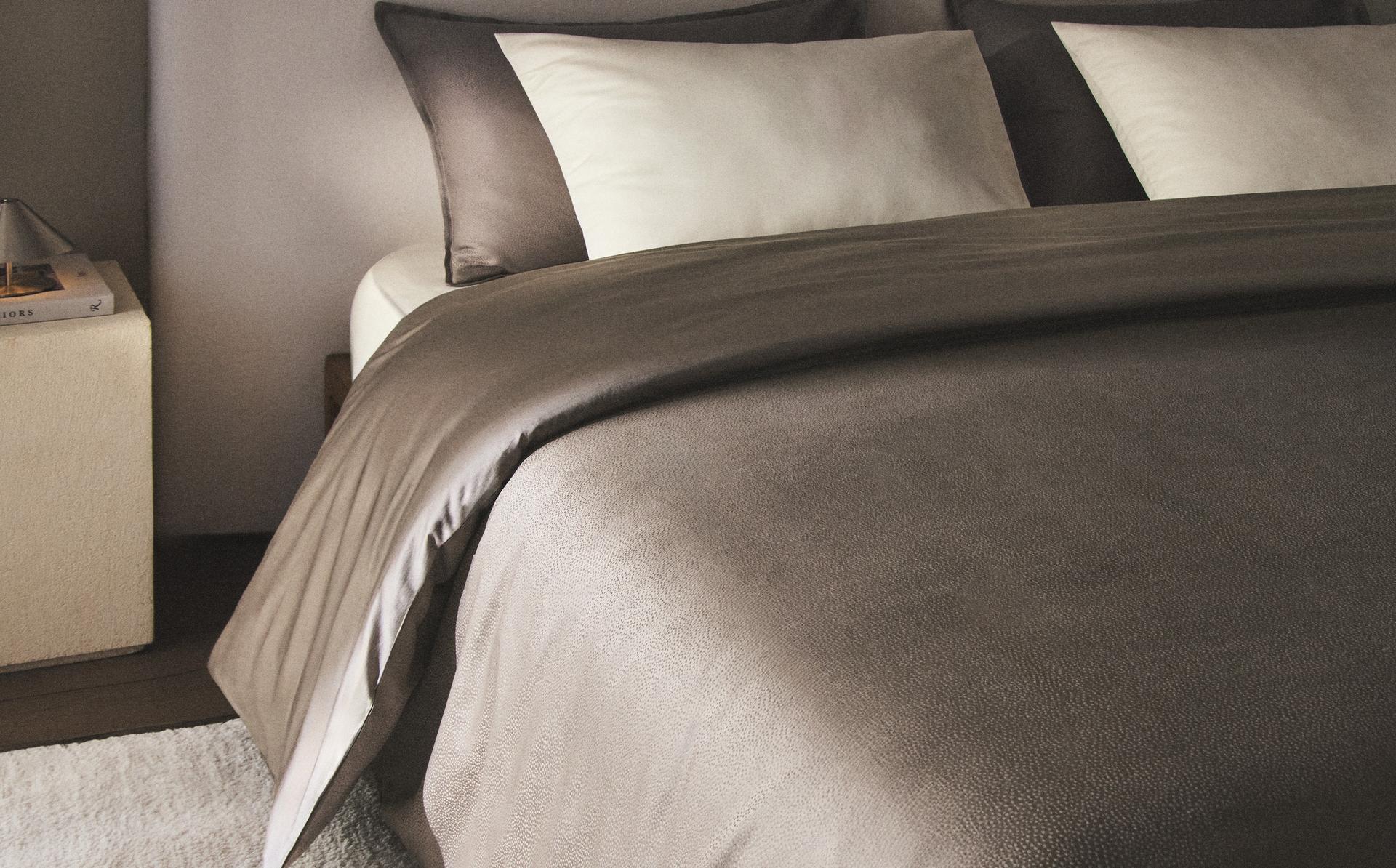 SATEEN JACQUARD DUVET COVER (300 THREAD COUNT) SATEEN JACQUARD DUVET COVER (300 THREAD COUNT)