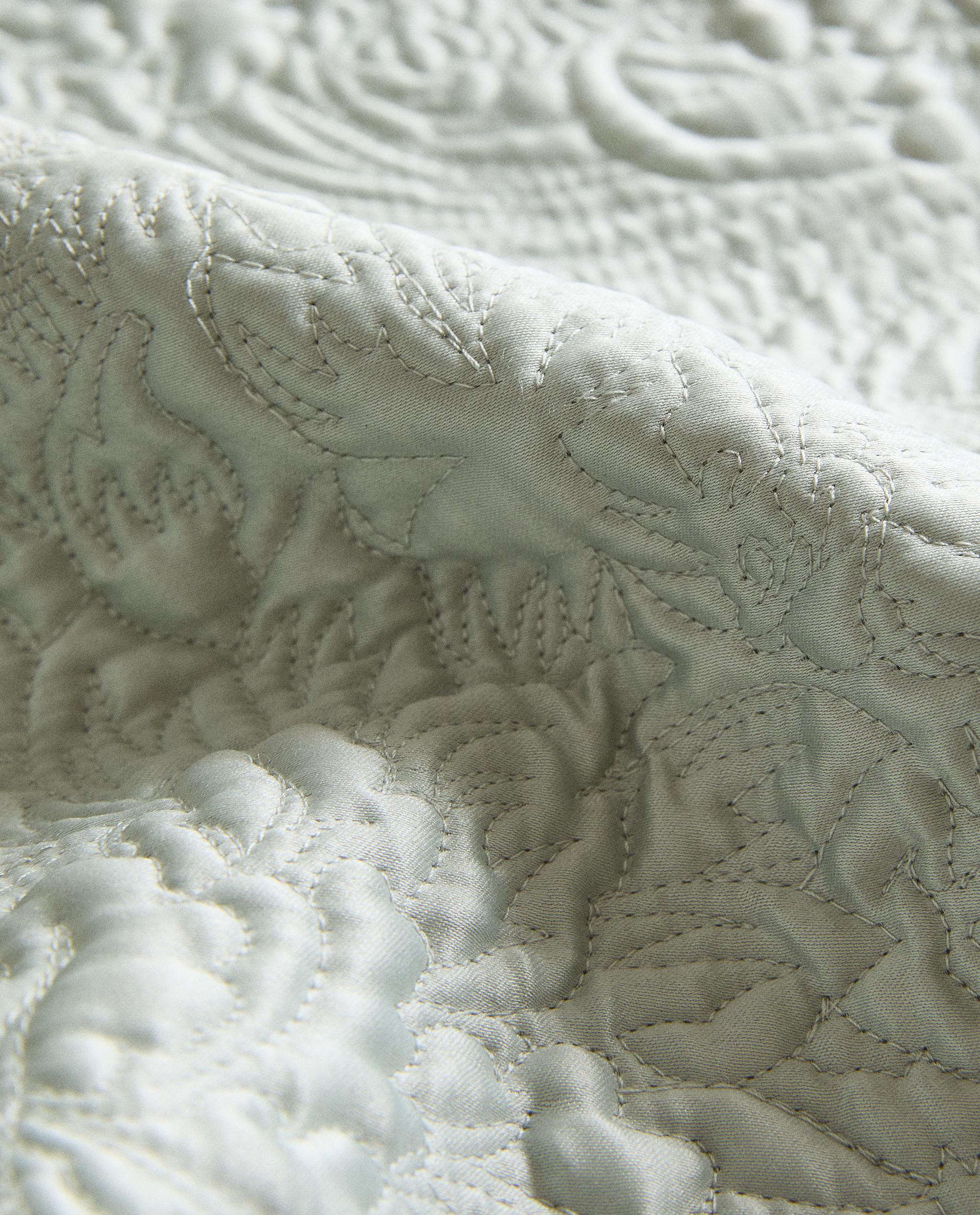SCALLOPED FLORAL QUILTED BEDSPREAD product thumbnail 12