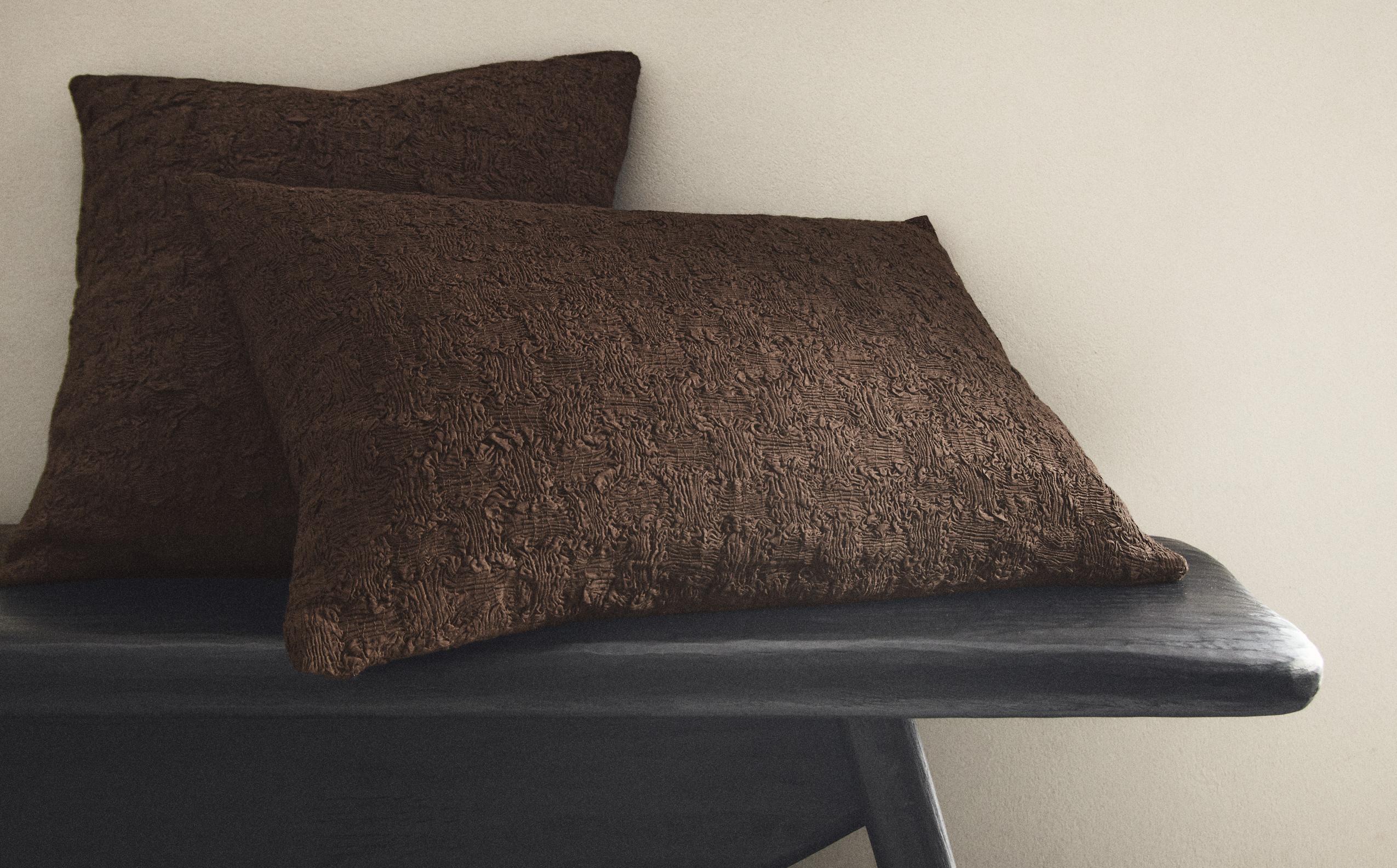 TEXTURED CUSHION COVER