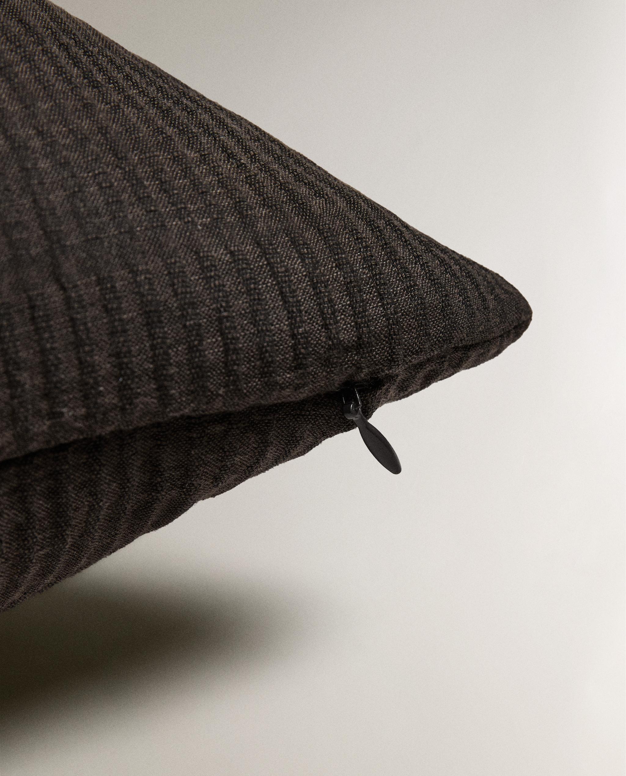 GATHERED QUILT CUSHION COVER product thumbnail 3