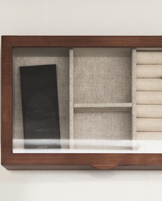 علبة مجوهرات خشبية