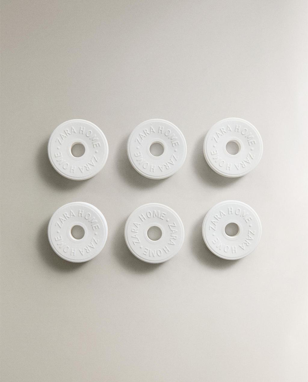 طقم سيراميك معطر برائحة "وايت باودري" (طقم من 6 قطع) طقم سيراميك معطر برائحة "وايت باودري" (طقم من 6 قطع)