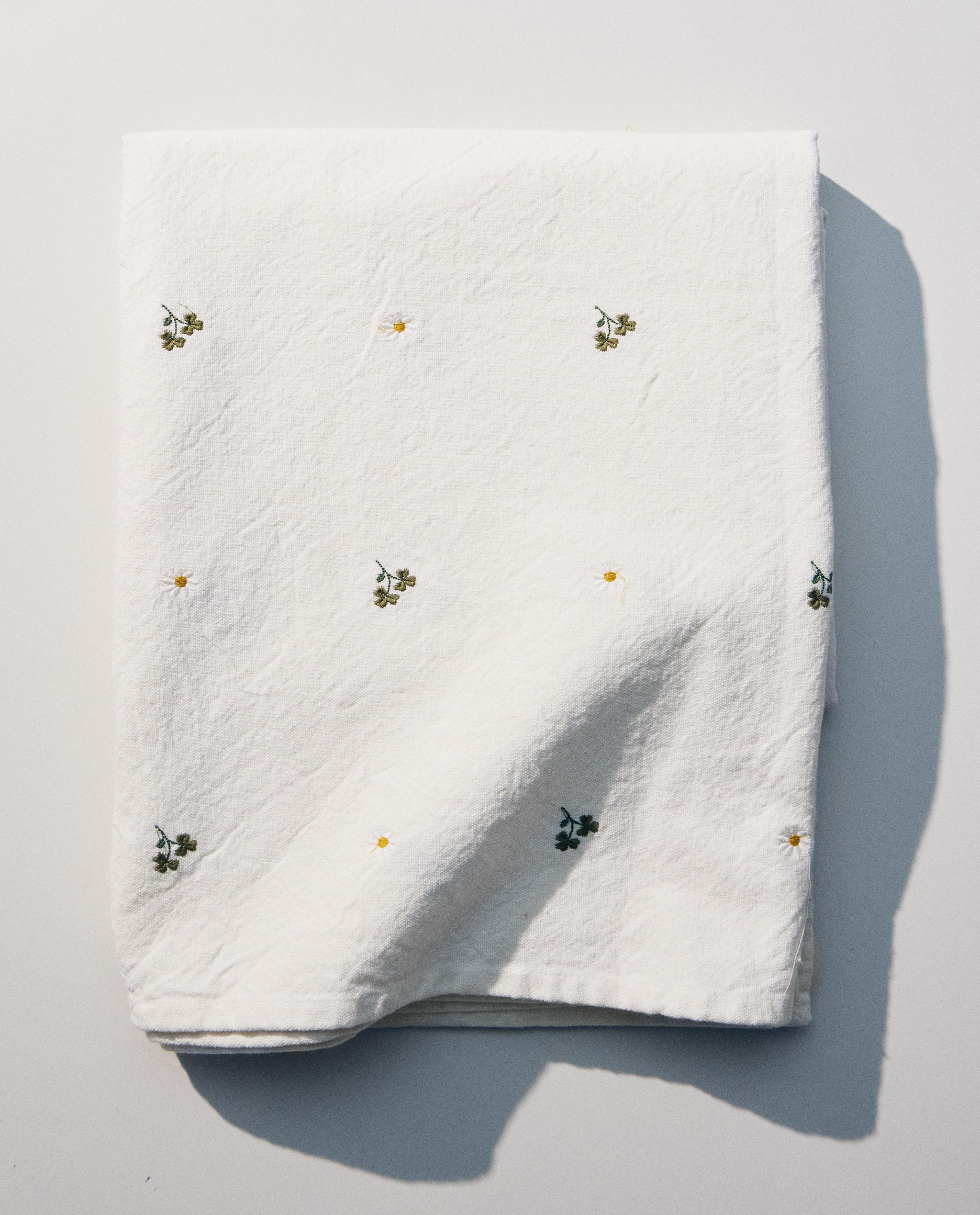 EMBROIDERED CLOVER AND DAISY TABLECLOTH product thumbnail 10