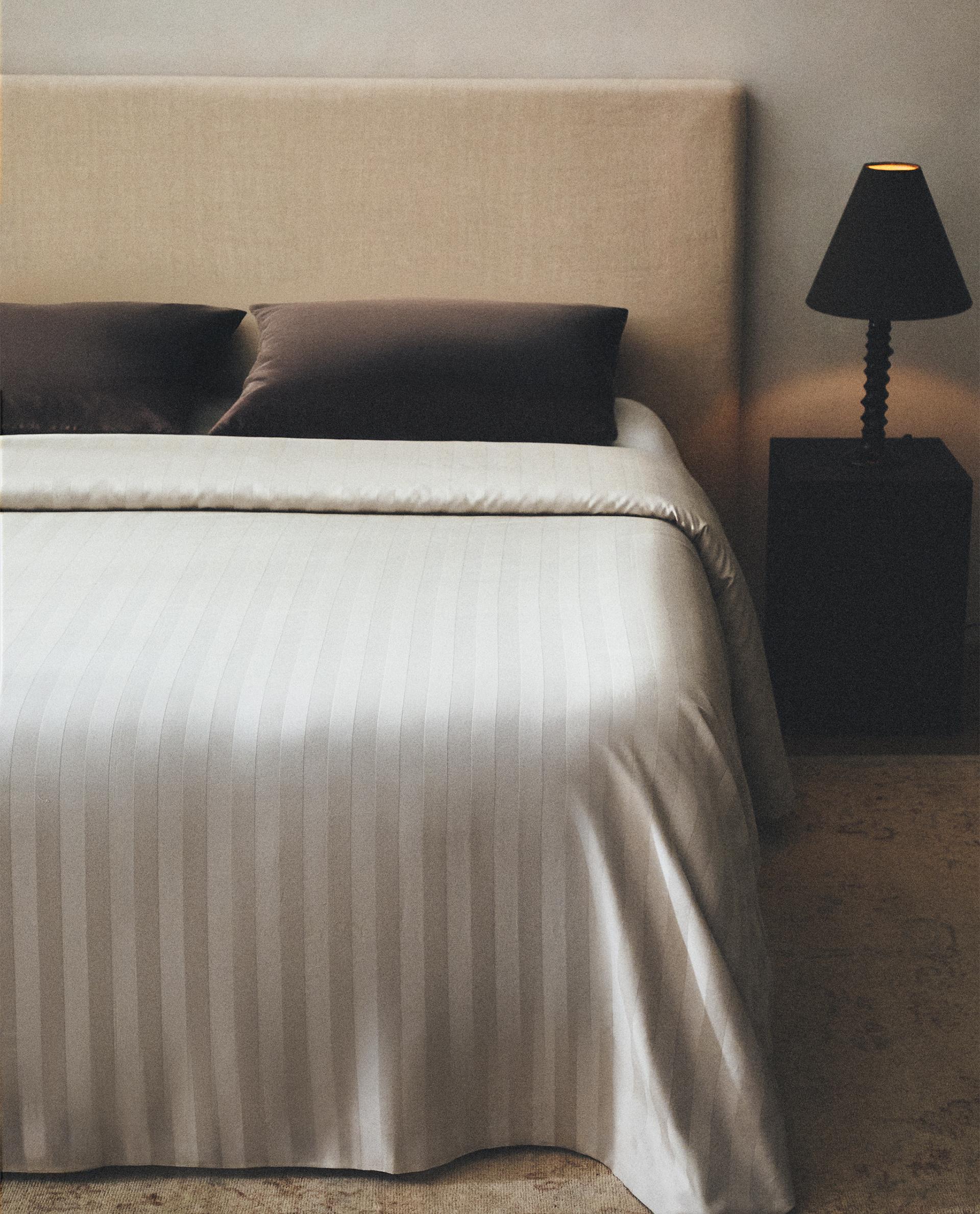 SATEEN STRIPED DUVET COVER (500 THREAD COUNT) SATEEN STRIPED DUVET COVER (500 THREAD COUNT)