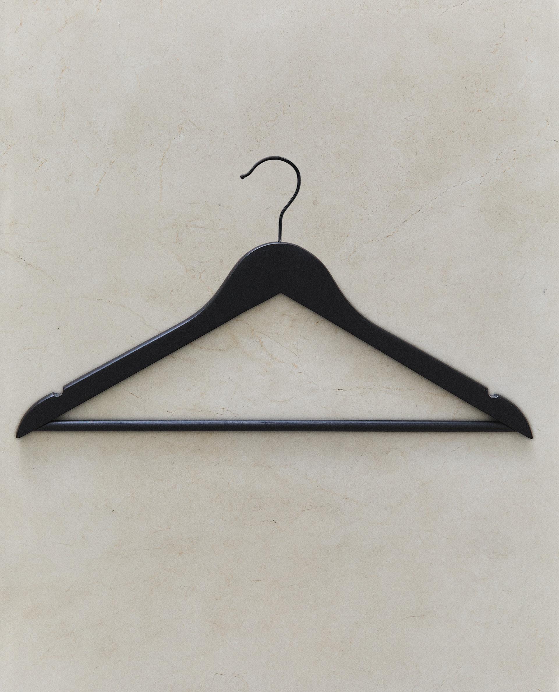 LACQUERED WOODEN HANGER (SET OF 3) LACQUERED WOODEN HANGER (SET OF 3)