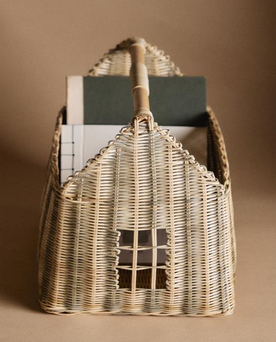 سلة منزل مخططة للأطفال