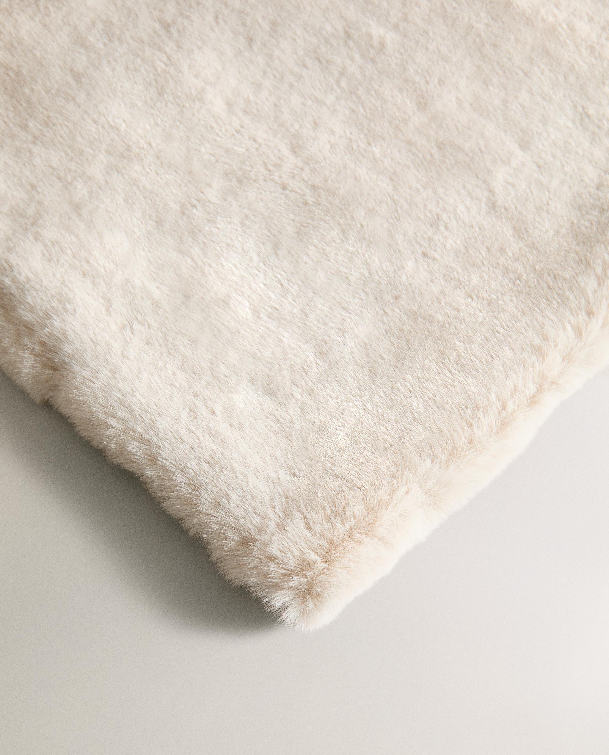 ザラホーム　ZARA  フェイクファーエコファーブランケット　白 フェイクファー ブランケット | Zara Home 日本/Japan