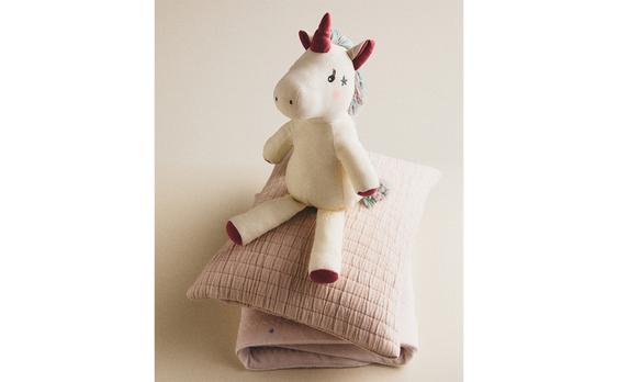 ציפית לילדים עם משבצות, שמיכת לבבות וצעצוע רך חד קרן