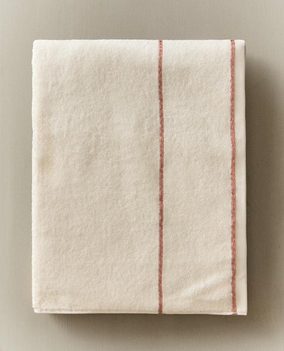 TOALLA BAÑO PIPING CONTRASTE