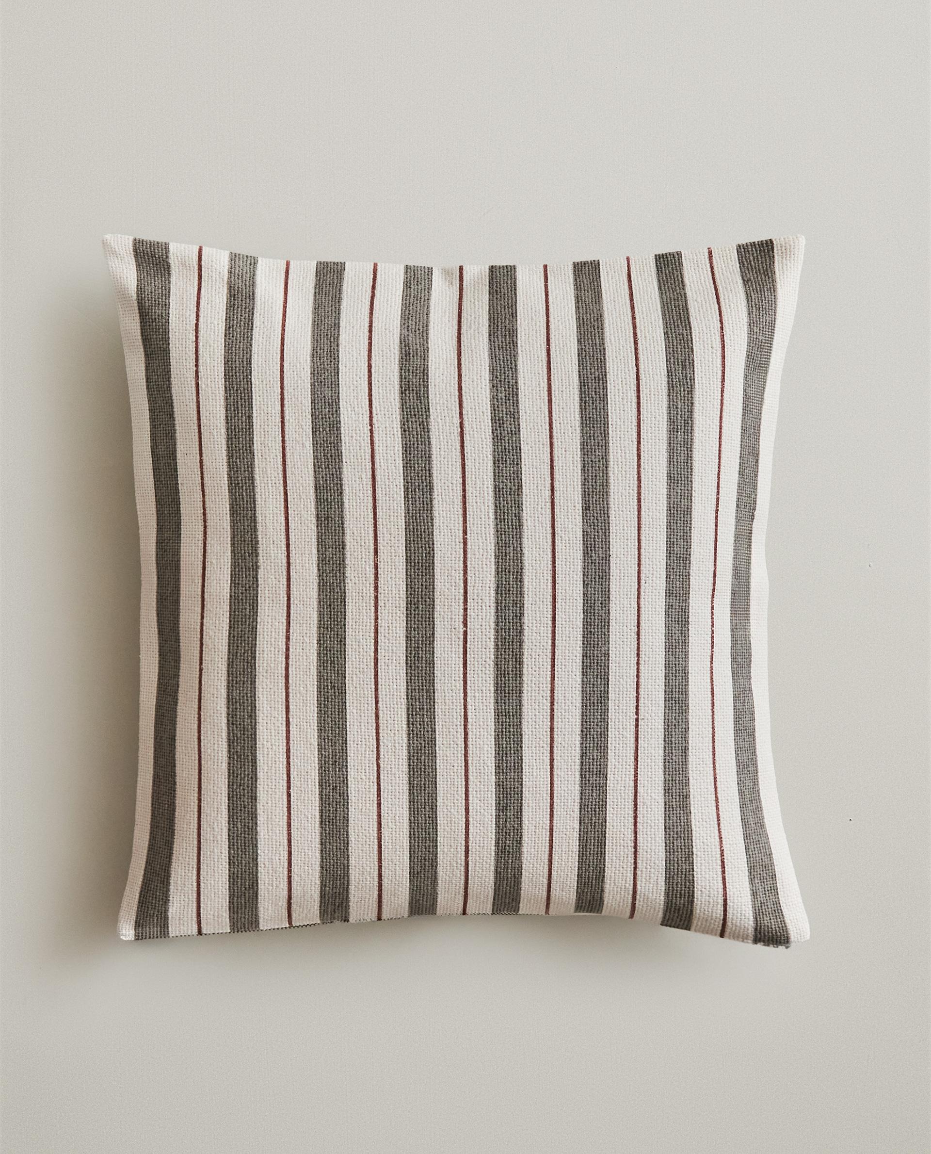 GESTREEPTE KUSSENHOES GESTREEPTE KUSSENHOES