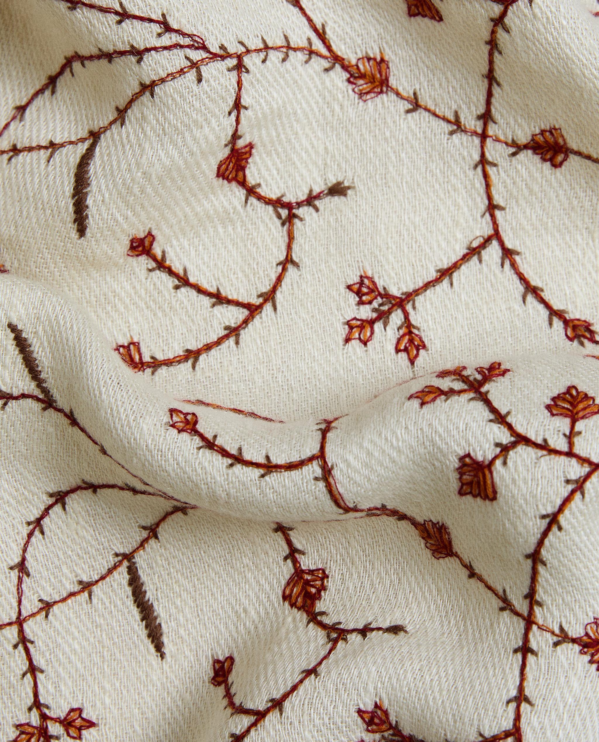 EMBROIDERED LINEN THROW product thumbnail 7