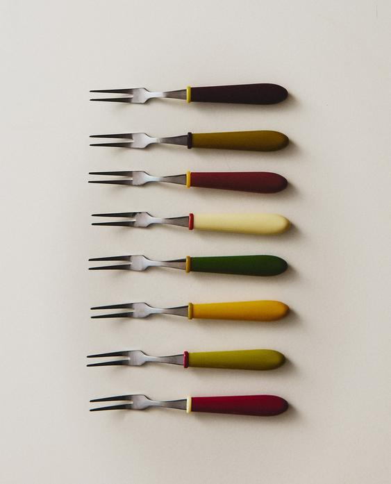 طقم شوك راتنج صغيرة ملونة (طقم 8 قطع)