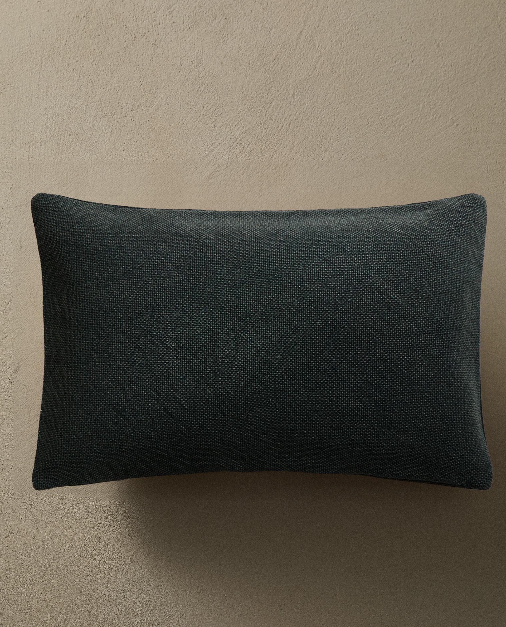 used ザラホーム　クッションカバー2個セットbedroom ZARAHOME used ザラホーム クッションカバー2個セットbedroom ZARAHOME
