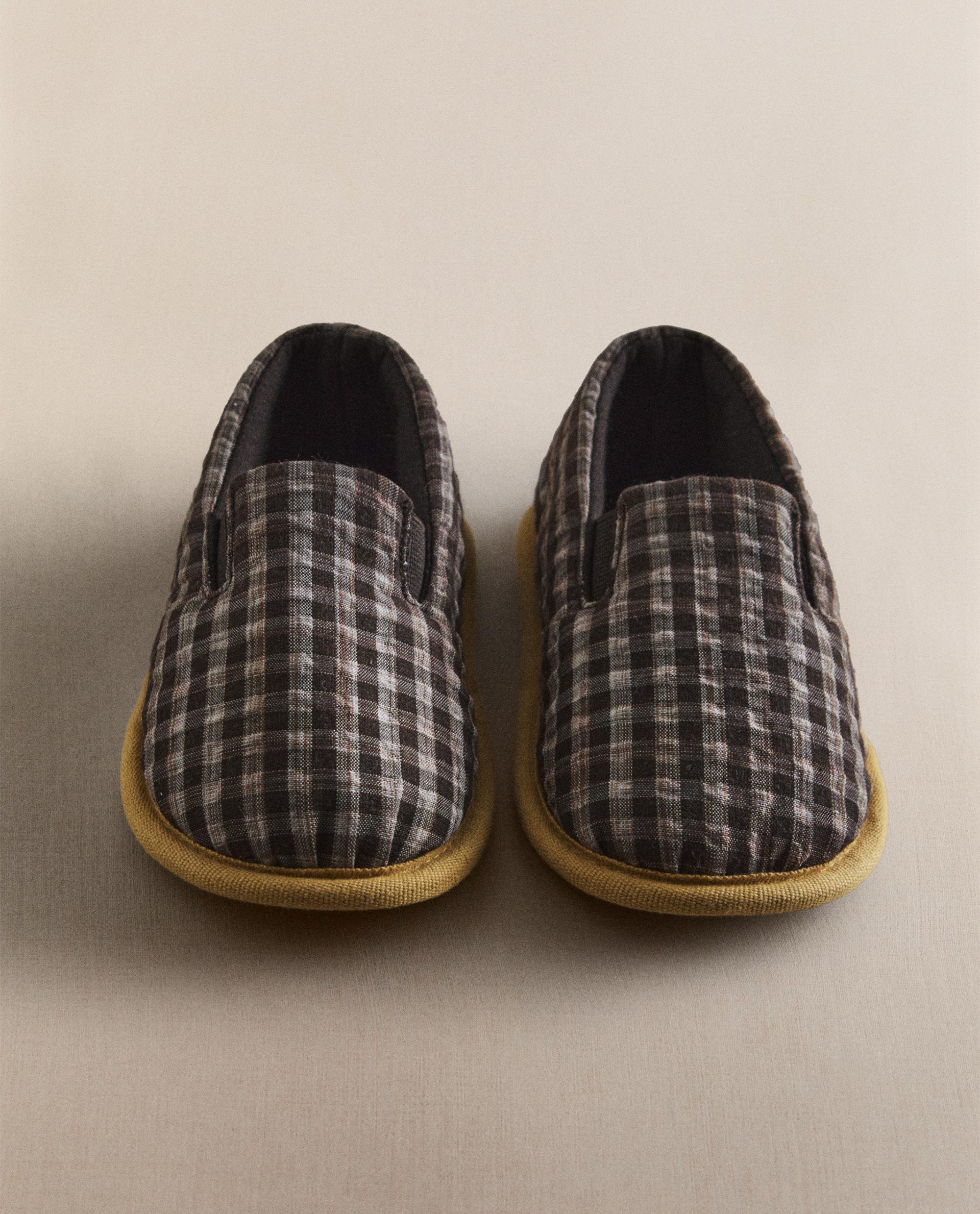 KIDS' GINGHAM SLIPPERS KIDS' GINGHAM SLIPPERS