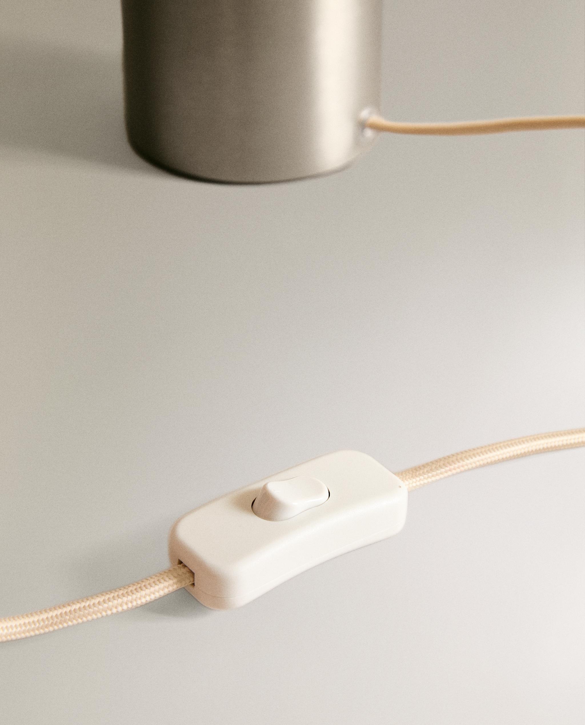 METAL TABLE LAMP