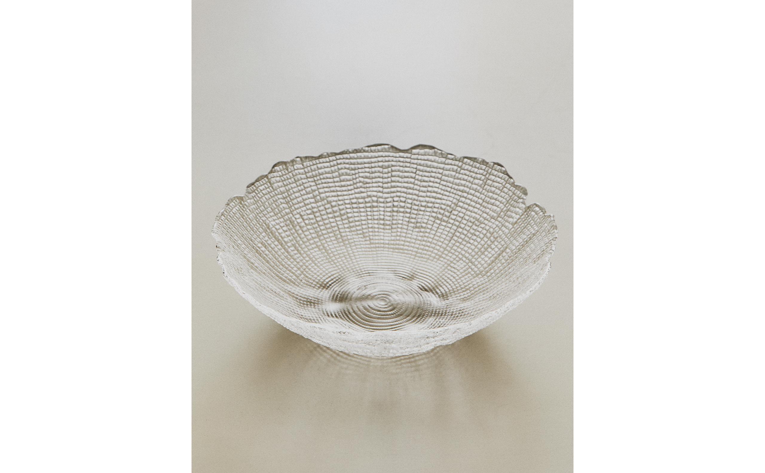 GLASS SALAD BOWL WITH RAISED DETAIL product thumbnail 3