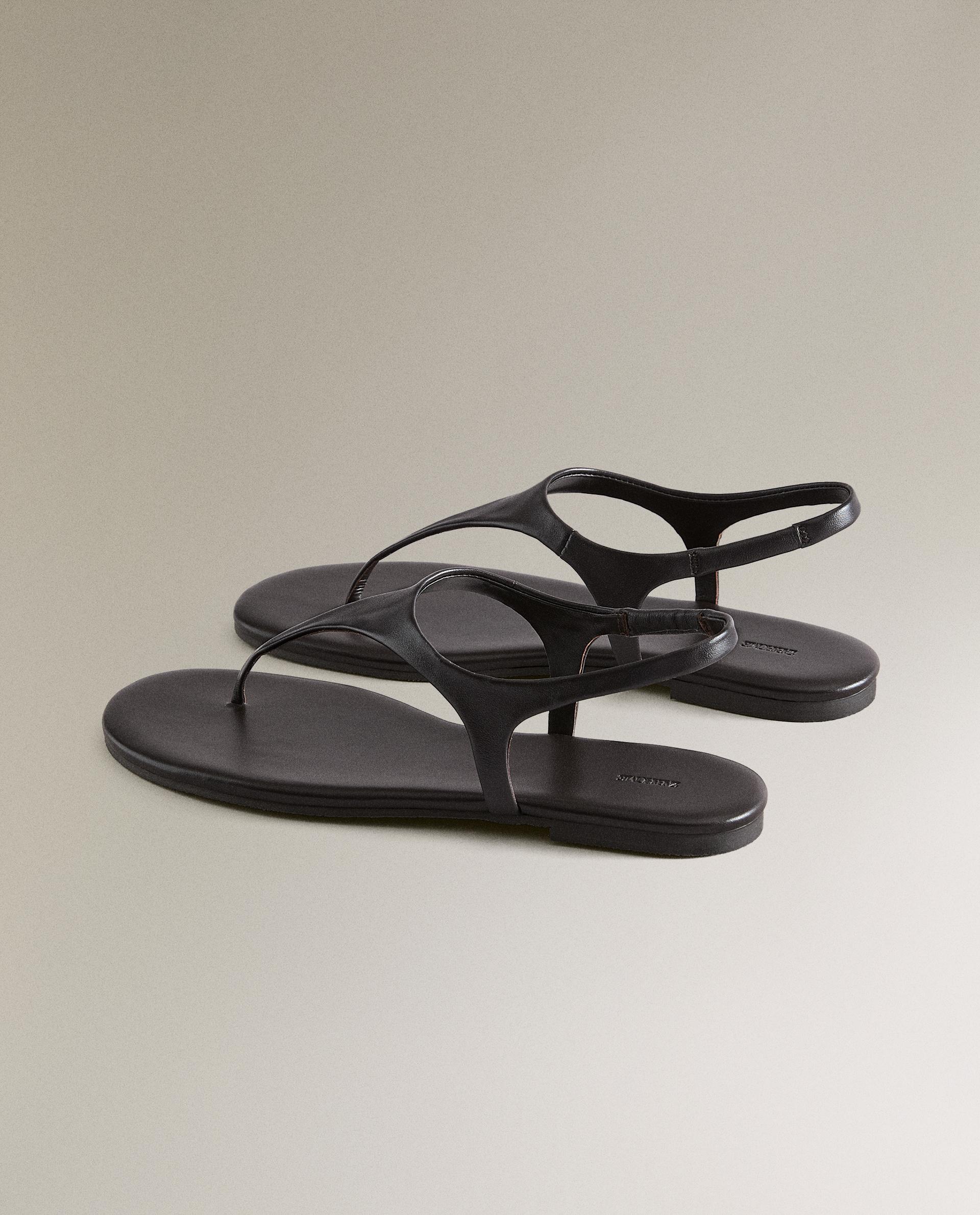 FLAT LEATHER SANDALS