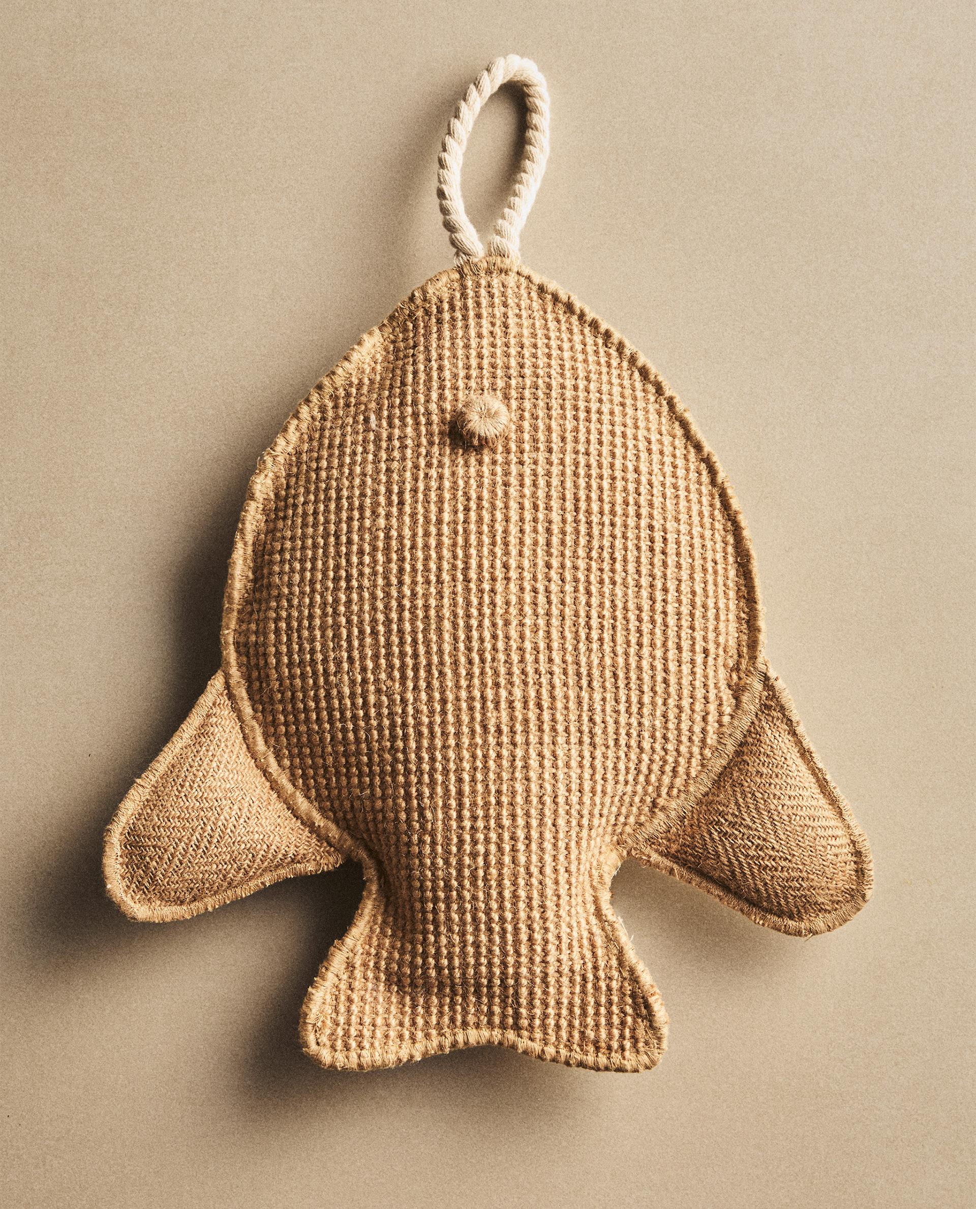 FISH PET SCRATCHER