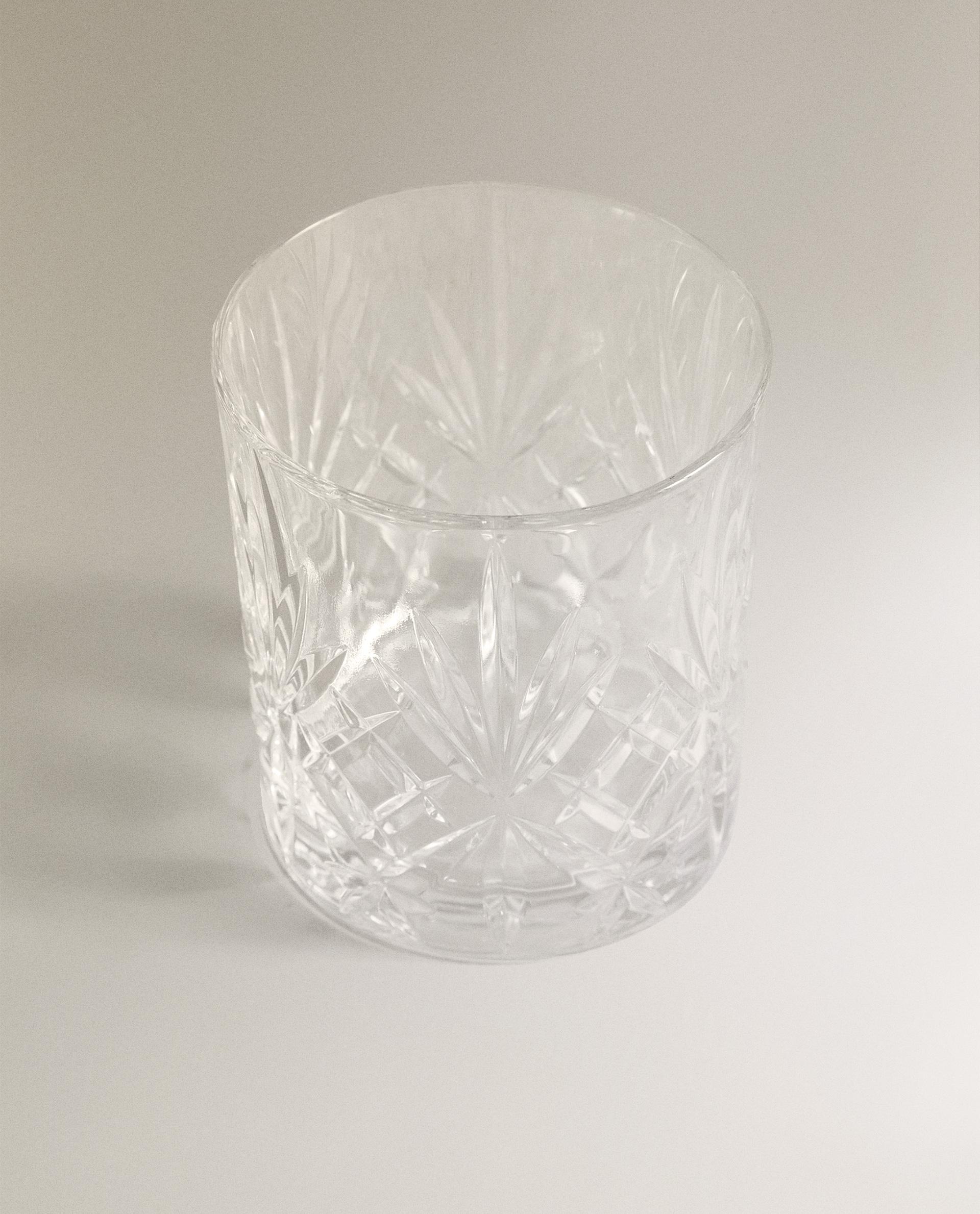 CRYSTALLINE TUMBLER WITH RAISED DESIGN