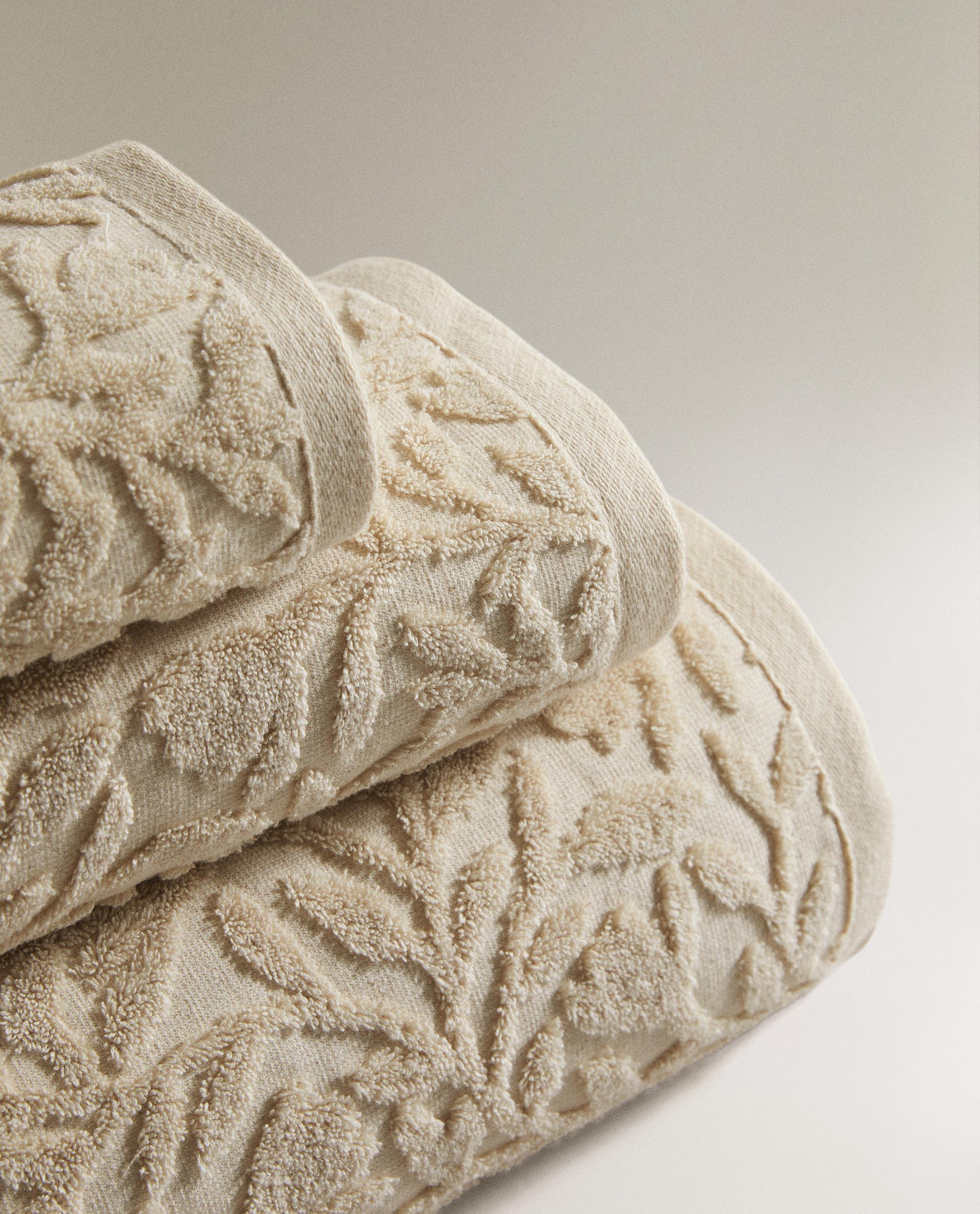 FLORAL JACQUARD BATH TOWEL product thumbnail 5